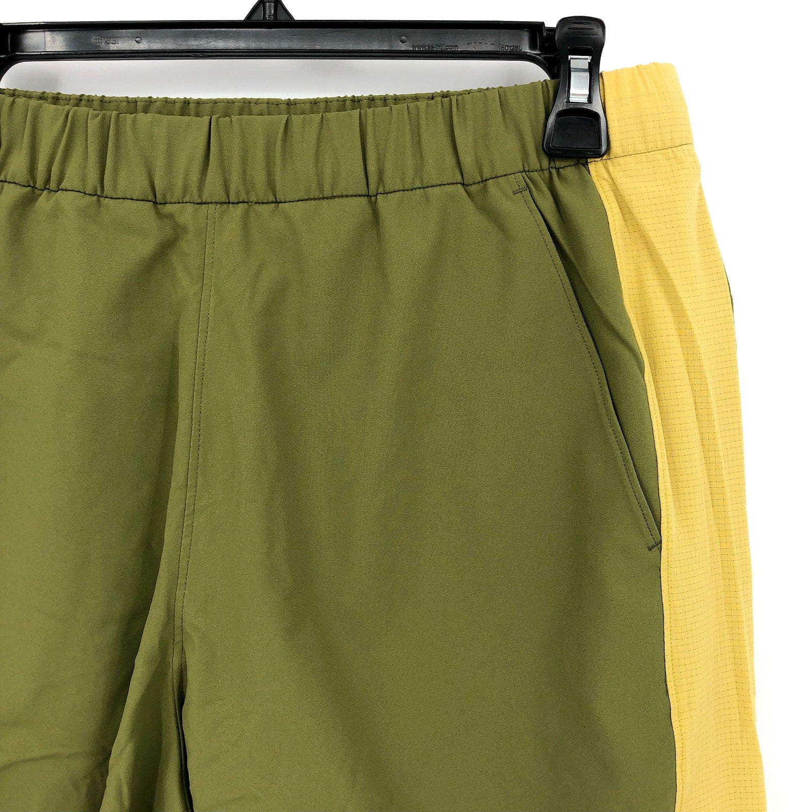 OUTDOOR VOICES Mens High Stride 7" Shorts Medium Green Athletic Pockets NWT