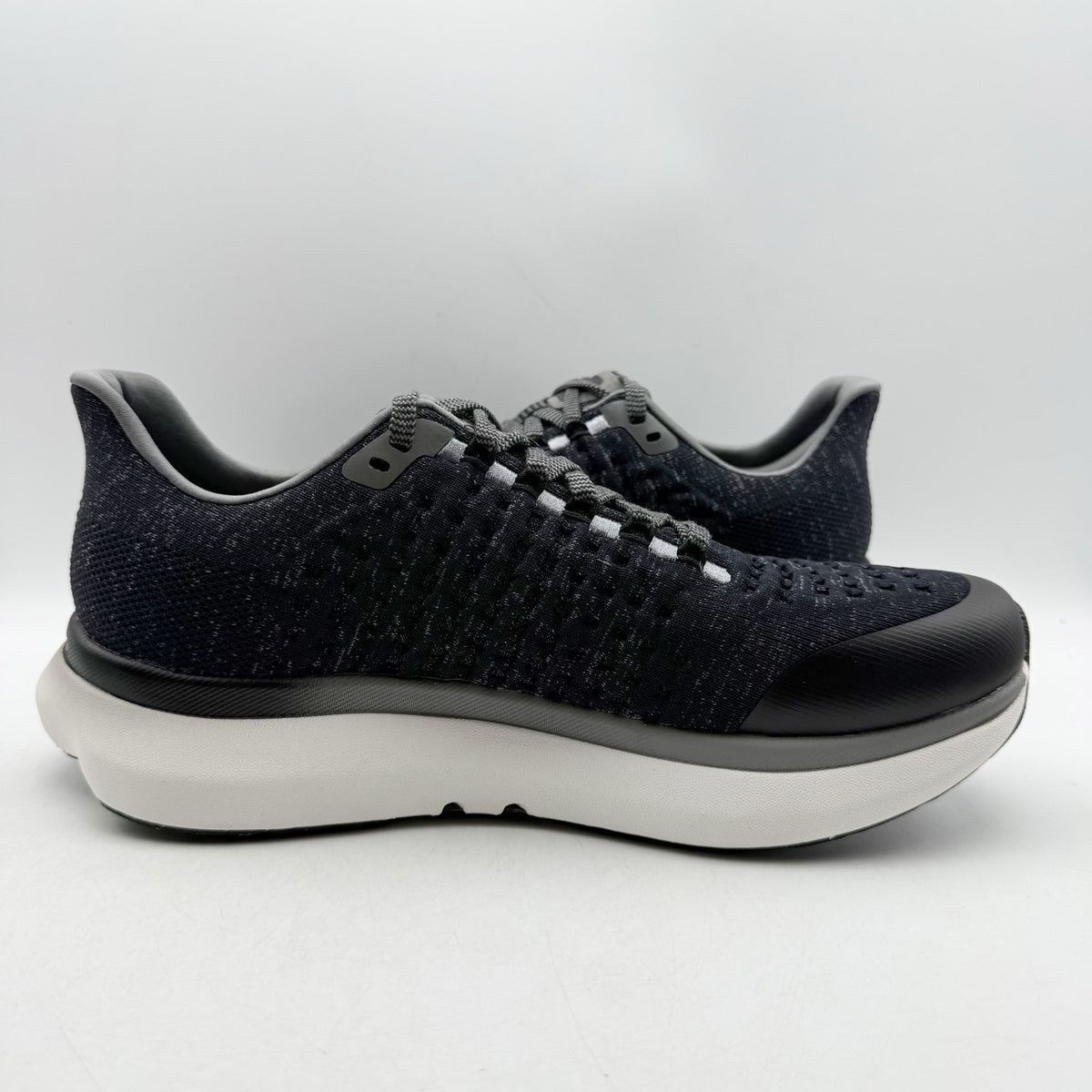 Rabbit Mens Dream Chaser Running Shoes Size 10 Black White Athletic Sneaker NIB