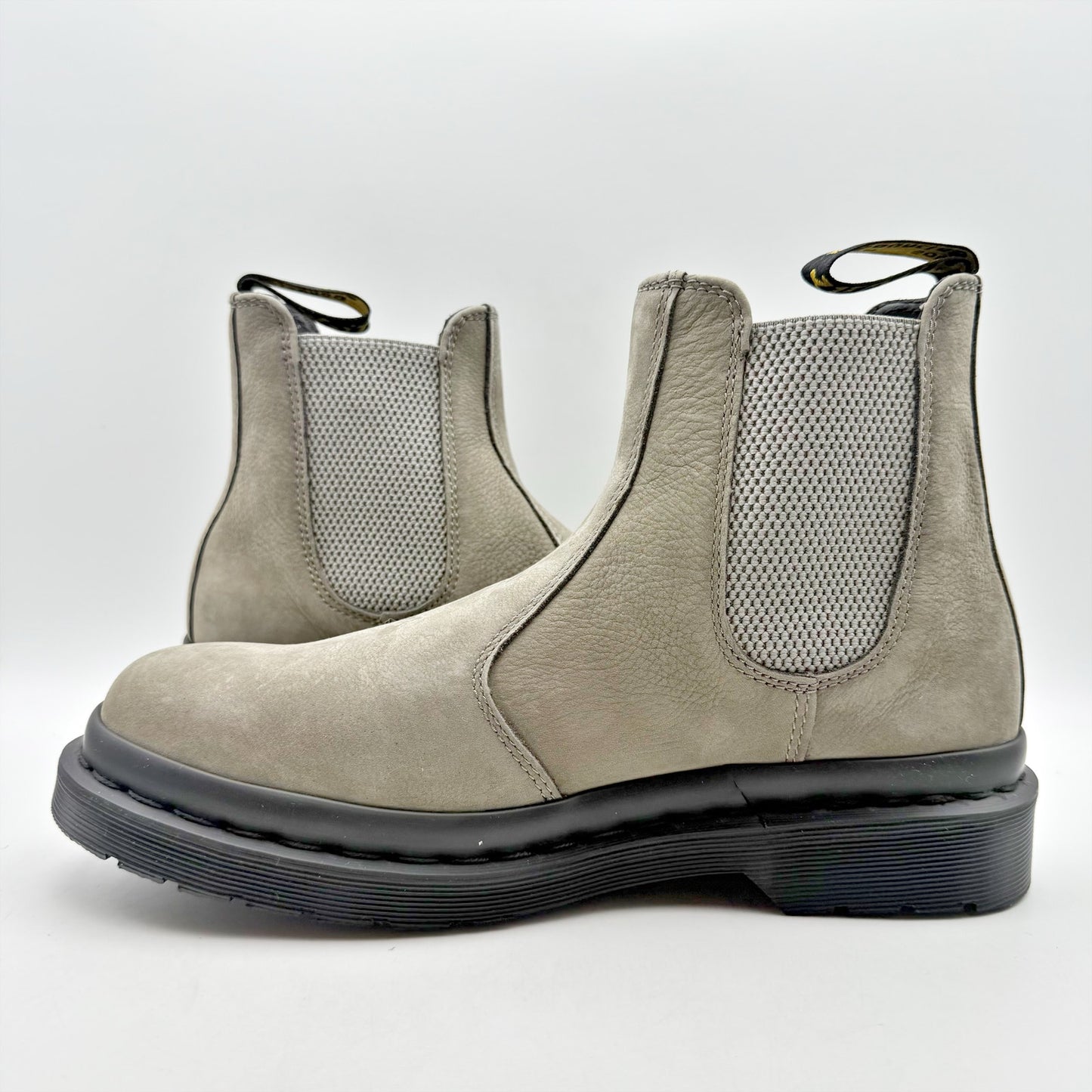 Dr. Martens Womens 2976 Chelsea Boots EU 41 US 9 Taupe Grey Leather NIB
