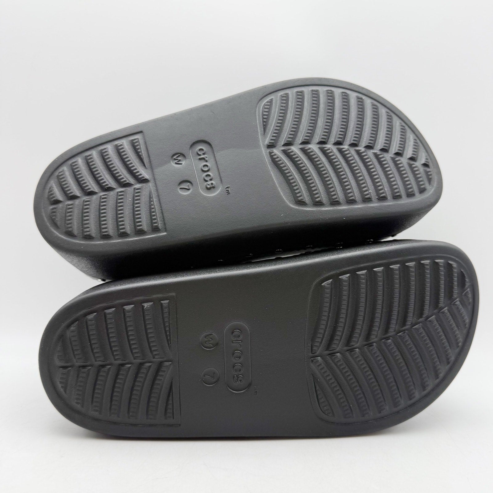 Crocs Womens Dylan Platform Clogs US 7 EU 37.5 Black Studded NIB