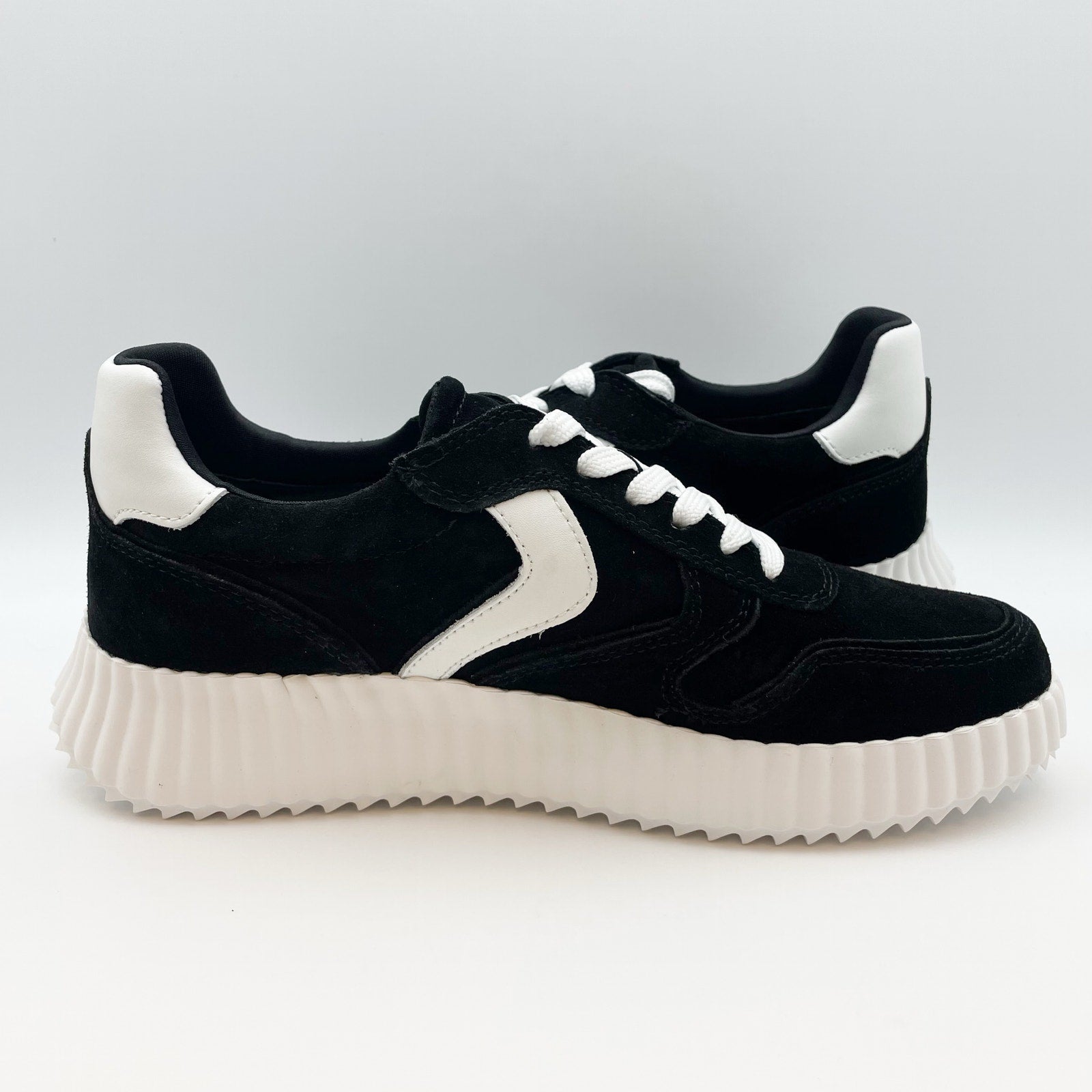 Steve Madden Womens Shereen Sneaker US 8 M Black Suede Lace-Up Closure NIB