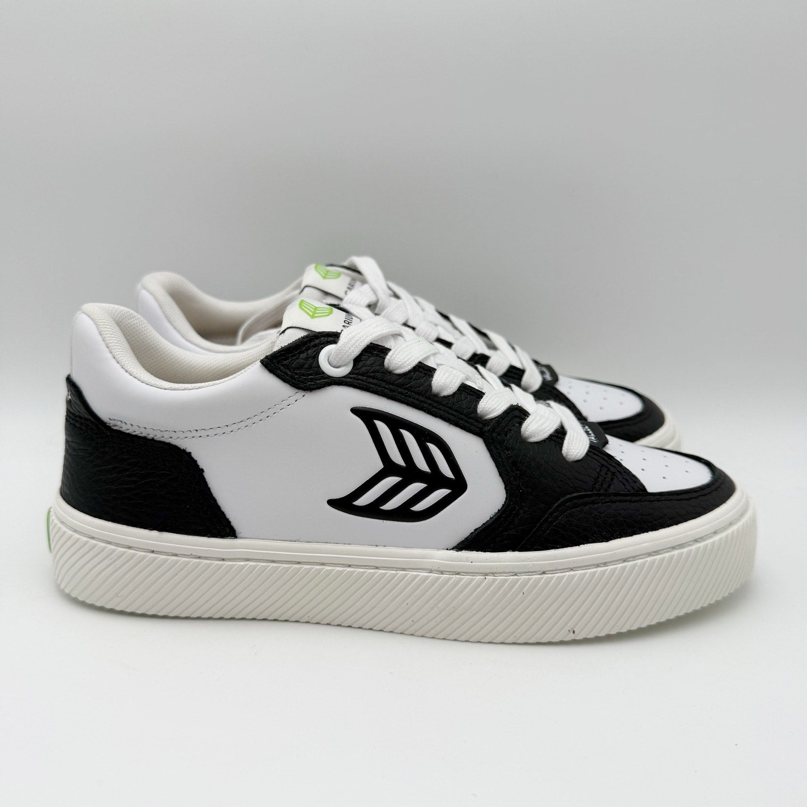 CARIUMA Womens Vallely Low Top Sneakers Size 7 Black White Leather NIB