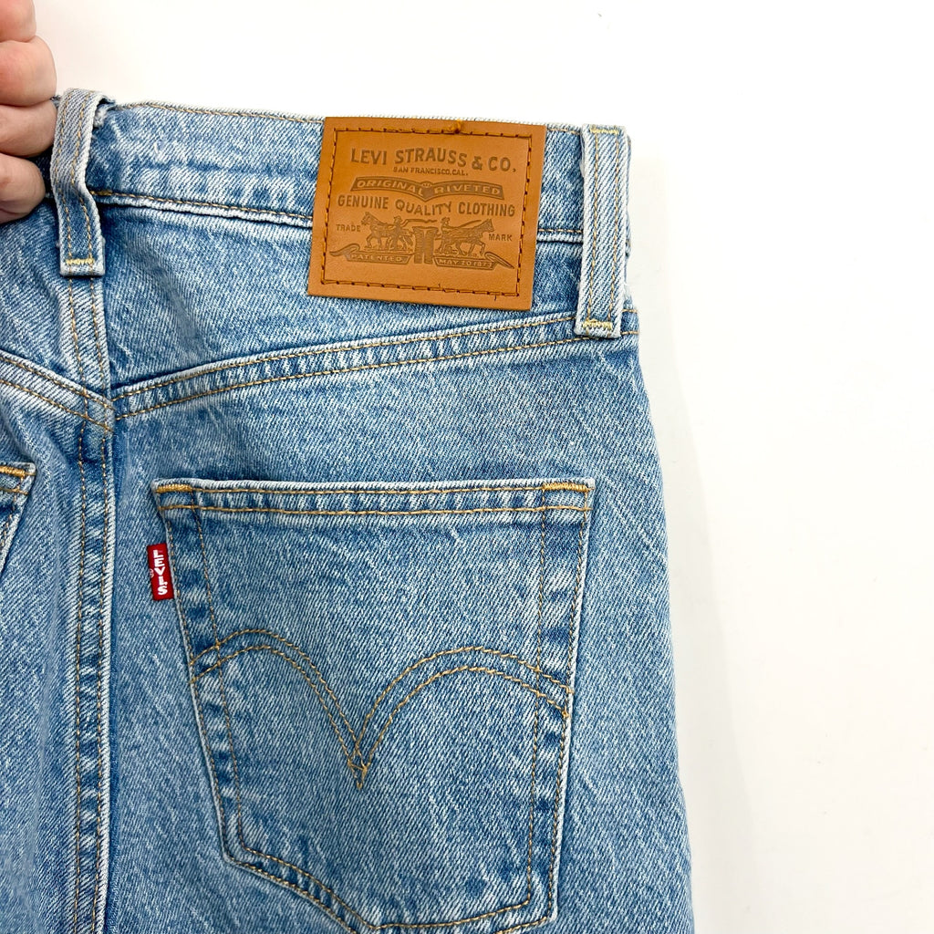 LEVI'S Womens Ribcage Straight Leg Jeans 26x32 Light Wash 79078-0010 EUC