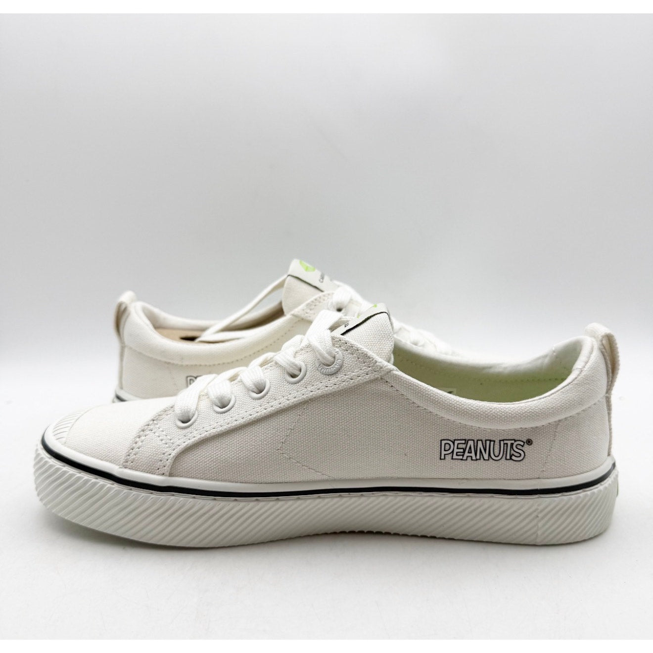 Cariuma OCA Low Peanuts Skate Sneakers Womens 7 Off White Canvas Snoopy NIB