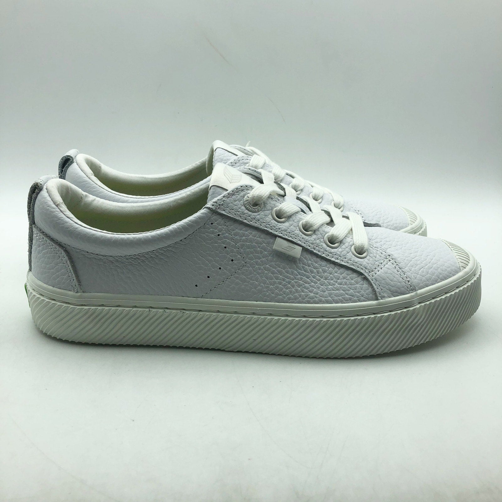 Cariuma Womens OCA Low Casual Sneakers Size 10 White Premium Leather NIB