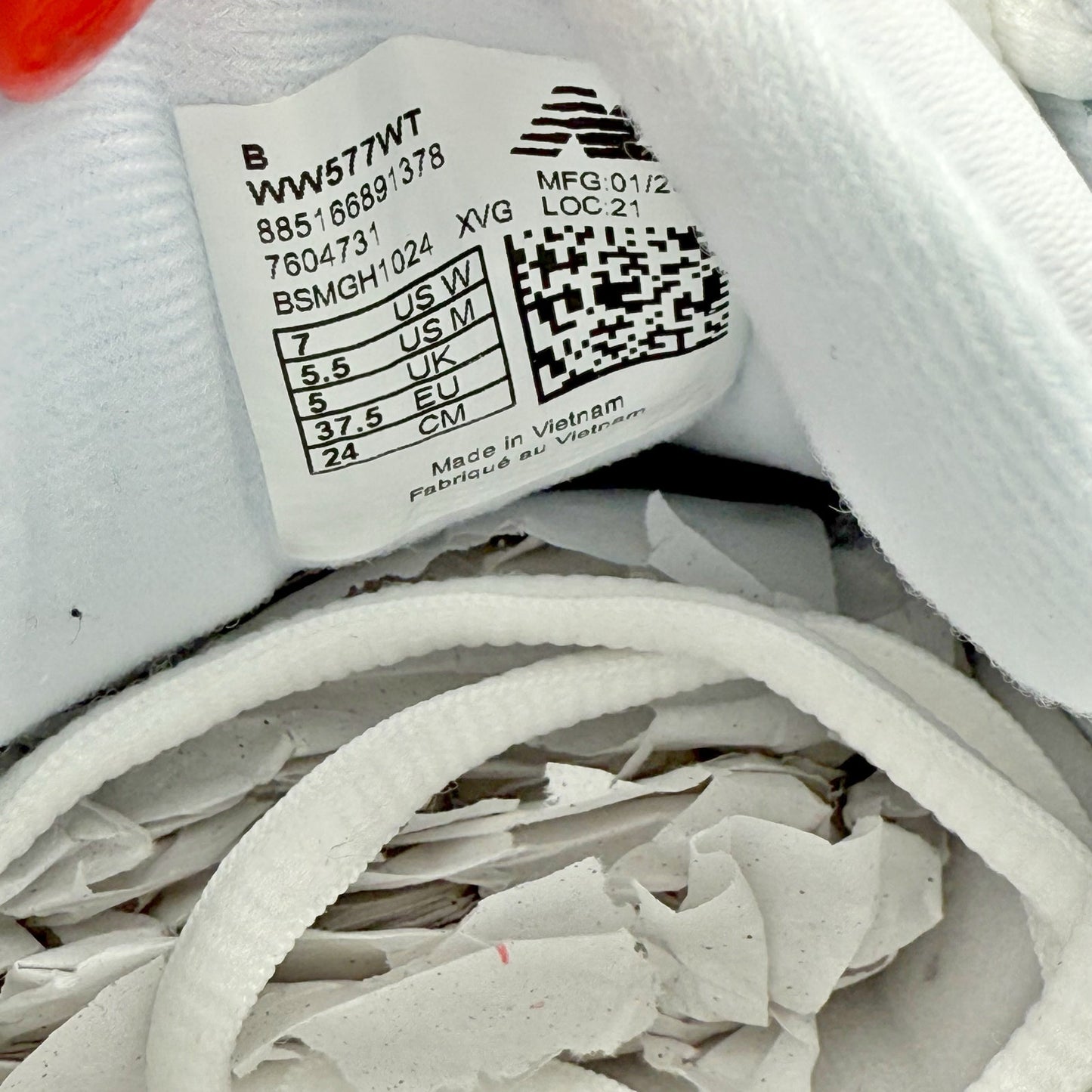 New Balance Womens 577 Walking Sneakers US 7 M White Leather Athletic NWOB