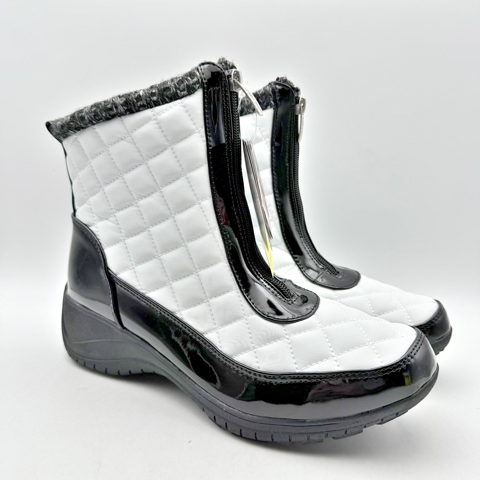 Khombu Womens Megan Snow Boots Size 8 Wide White Black Waterproof NIB