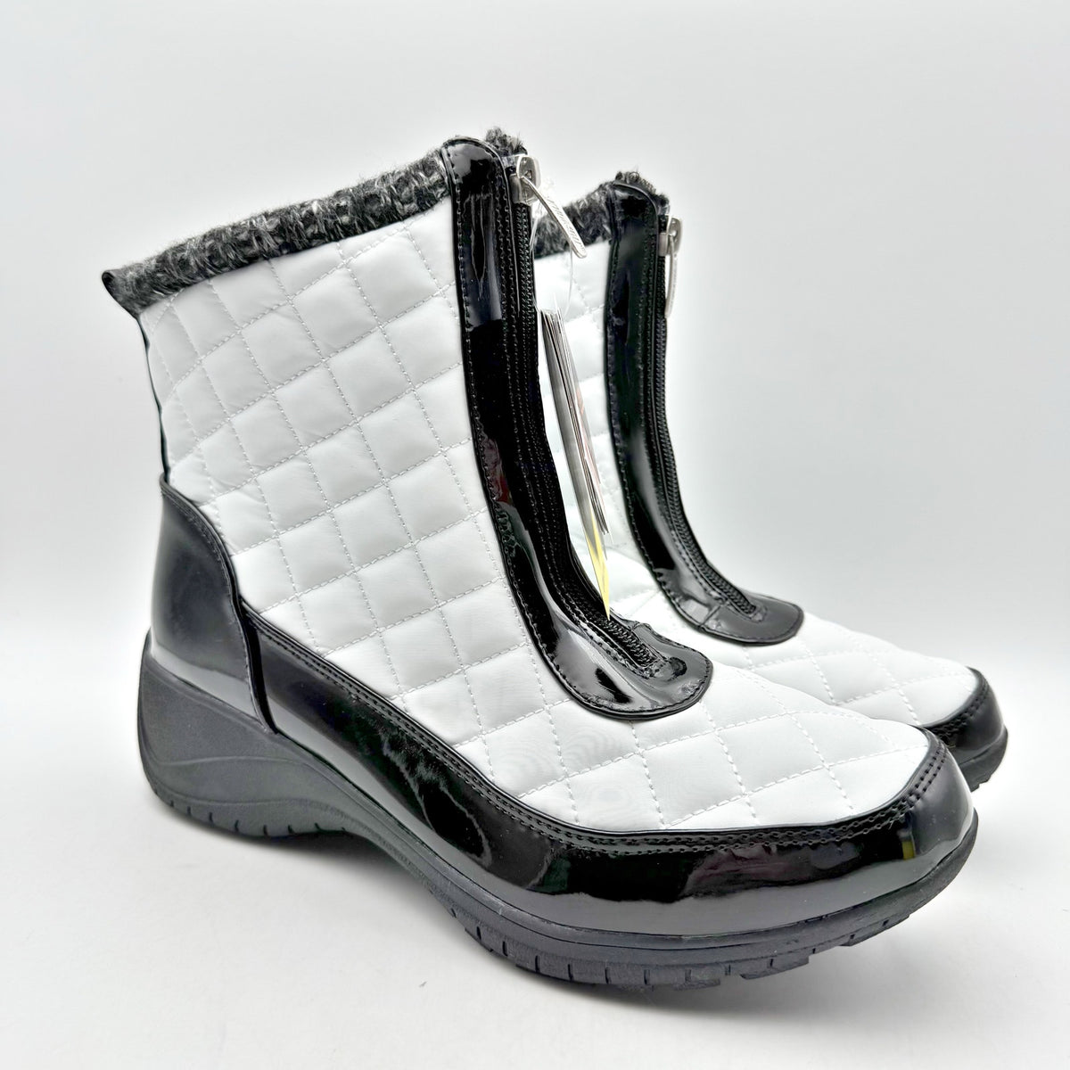 Khombu Womens Megan Snow Boots Size 8 Wide White Black Waterproof NIB