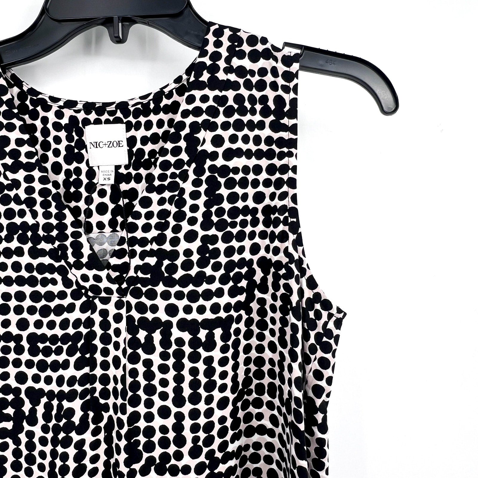 NIC + ZOE Women's Daydream Dot Sleeveless Top XS Black White V Neck NWOT