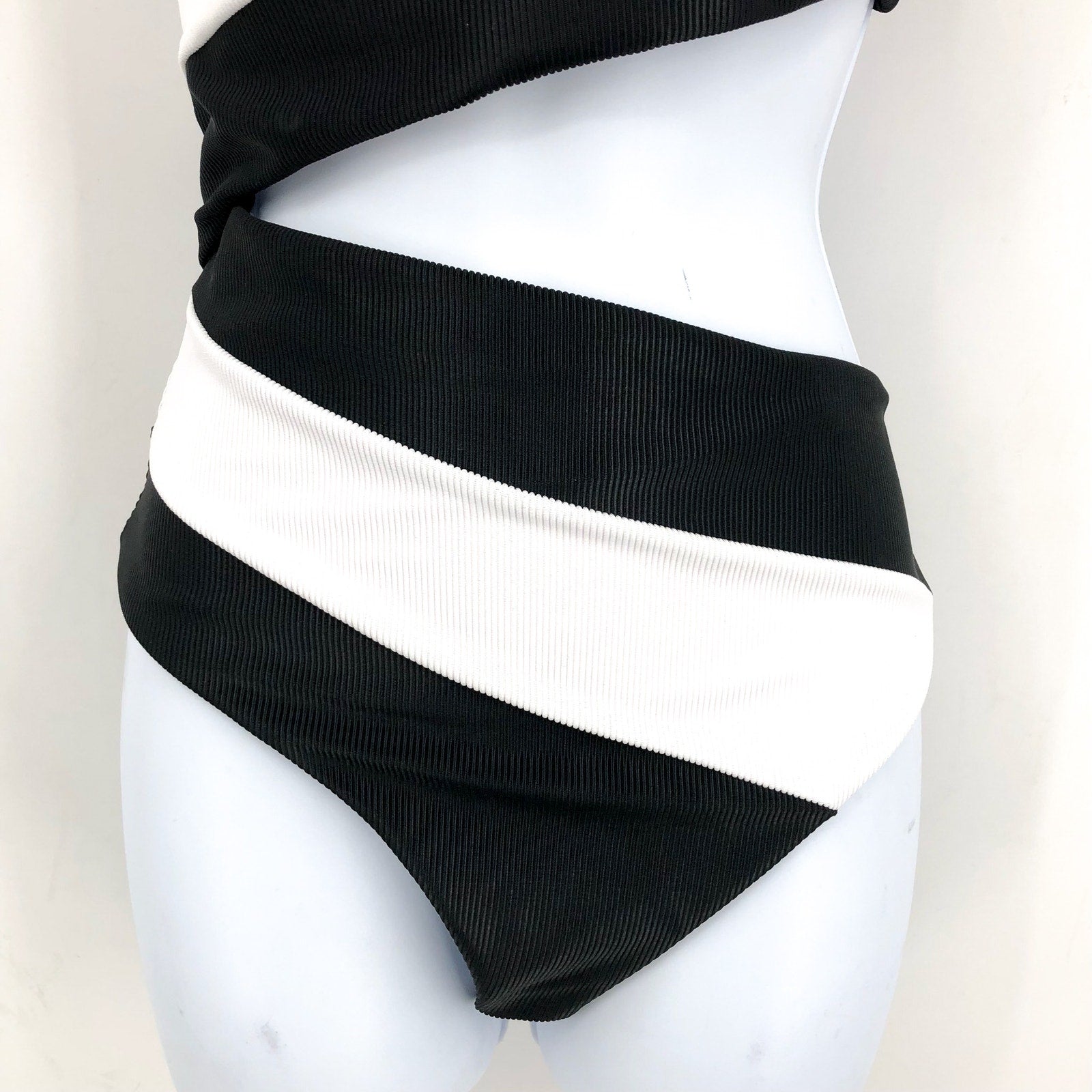BEACH RIOT Women's Joyce One Shoulder One Piece Swimsuit Medium Black White NWT