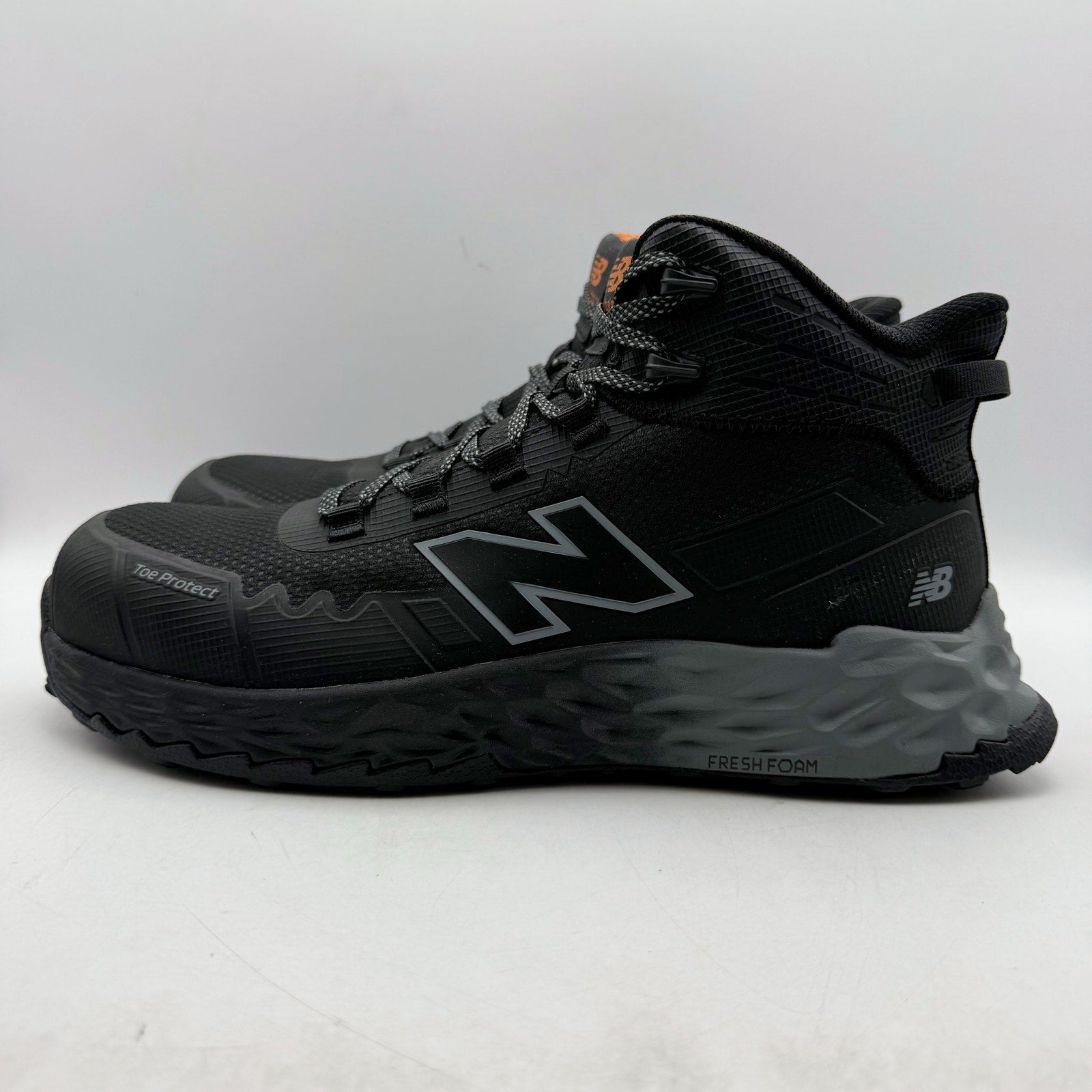New Balance Womens Cremorne Fresh Foam Mid Work Shoes 7 WIDE Black CT SR NIB