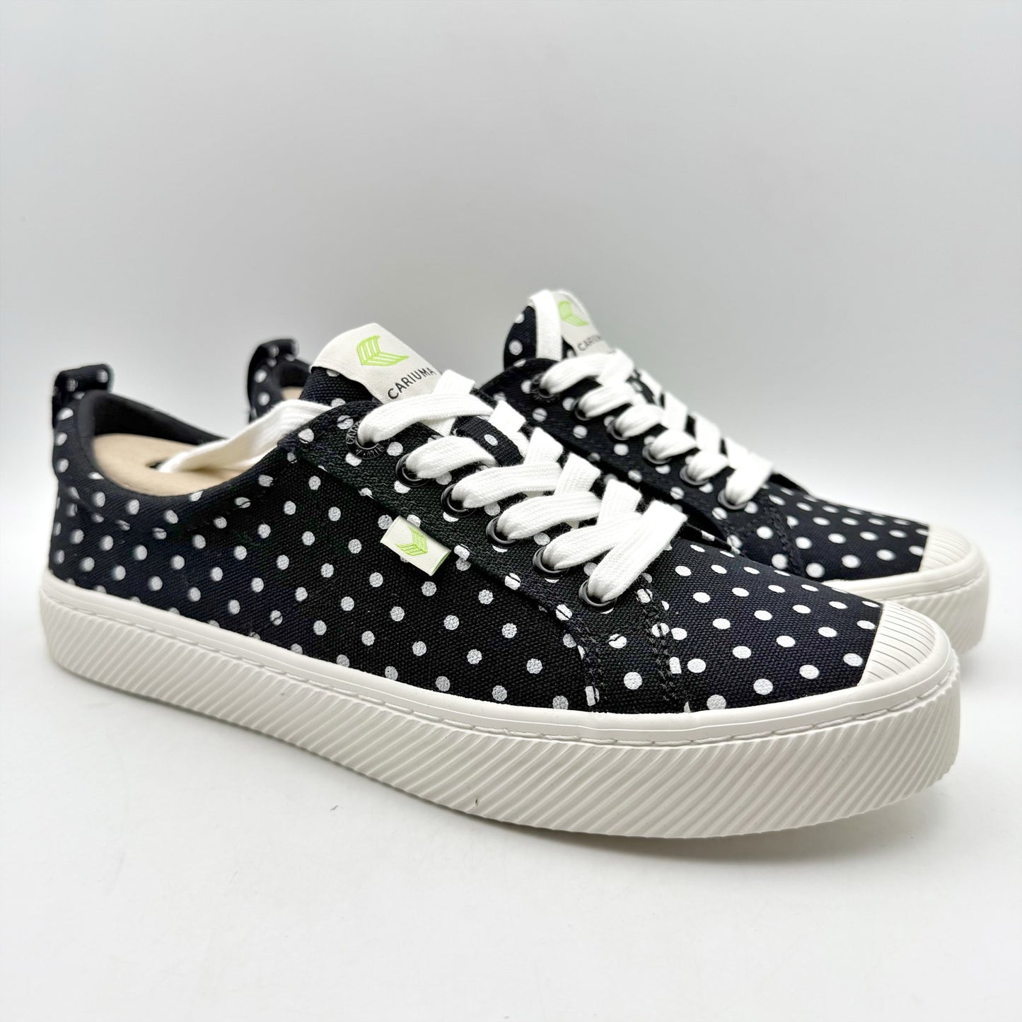 Cariuma Womens OCA Low Sneakers US 10 EU 41 Black White Canvas NIB