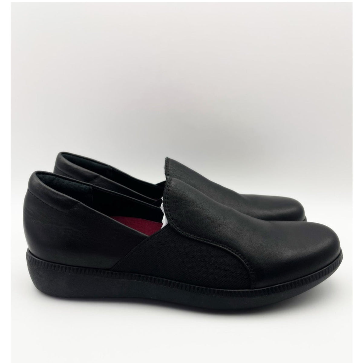 Munro Women's Clay Slip On Shoes Size 6 Wide Black Leather Loafer Casual NIB