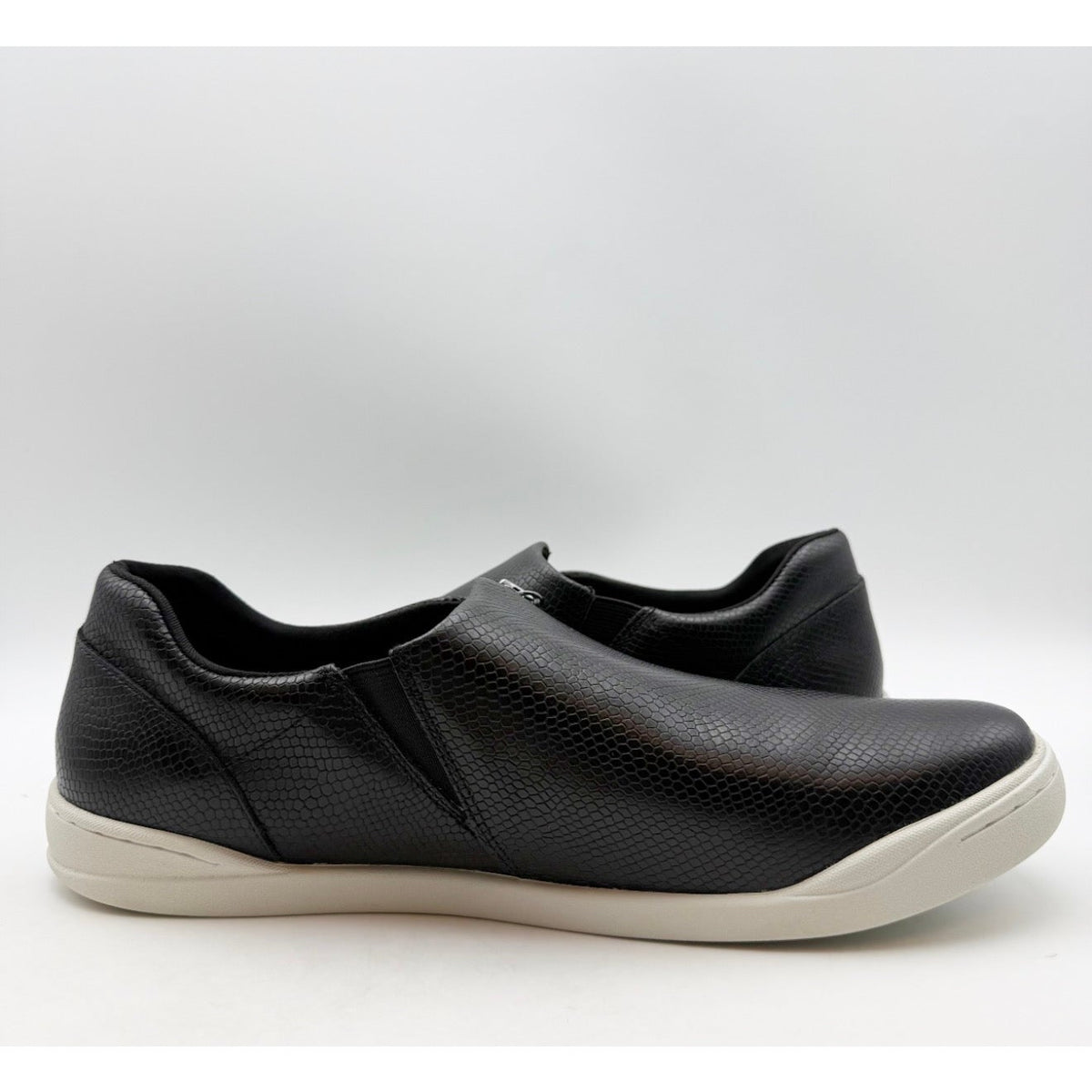 SoftWalk Womens Arezzo Casual Sneakers Size 10.5 NARROW Black Snake Leather NIB