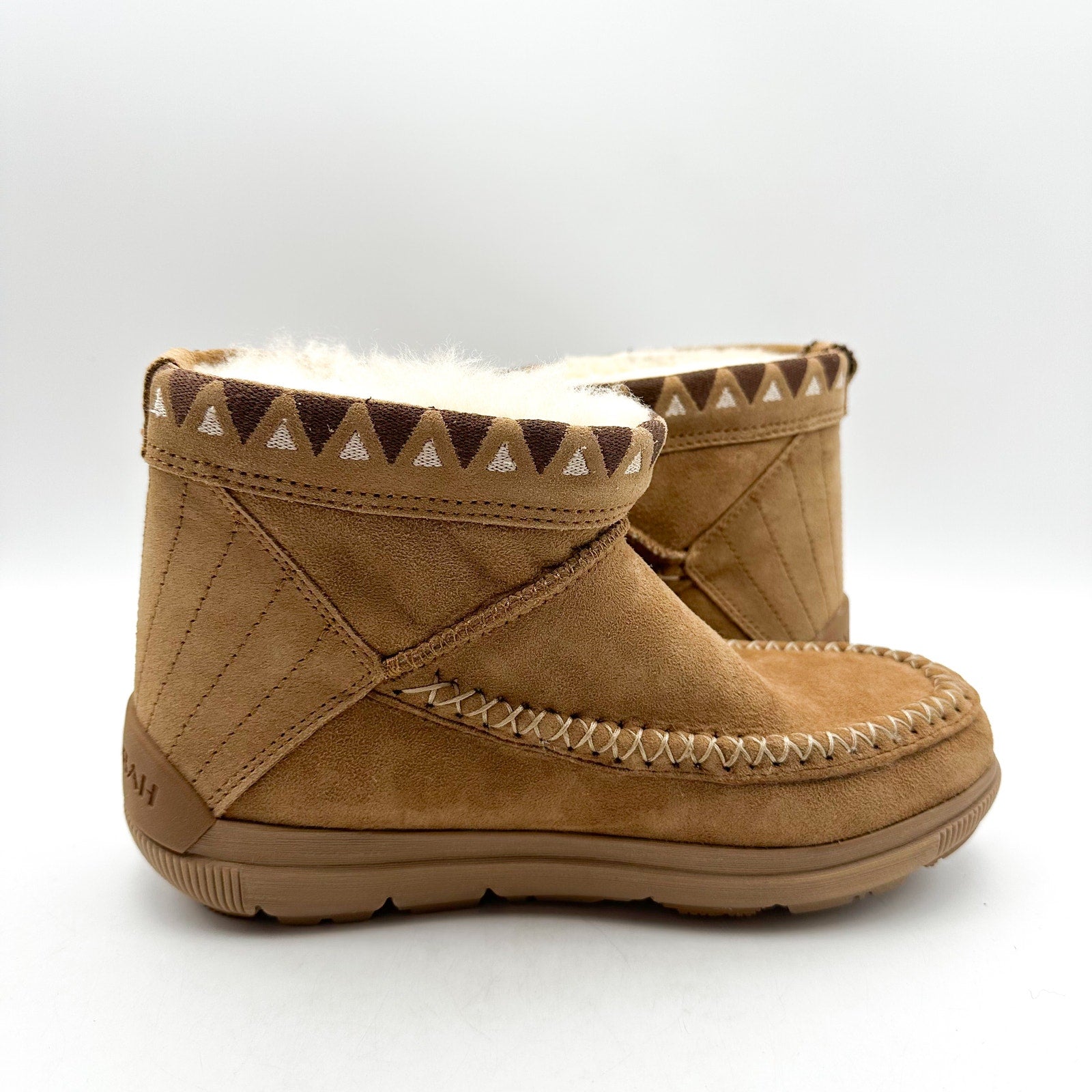Manitobah Mukluks Women WR Reflections Ankle Boots Size 5 Tan Shearling NWOB