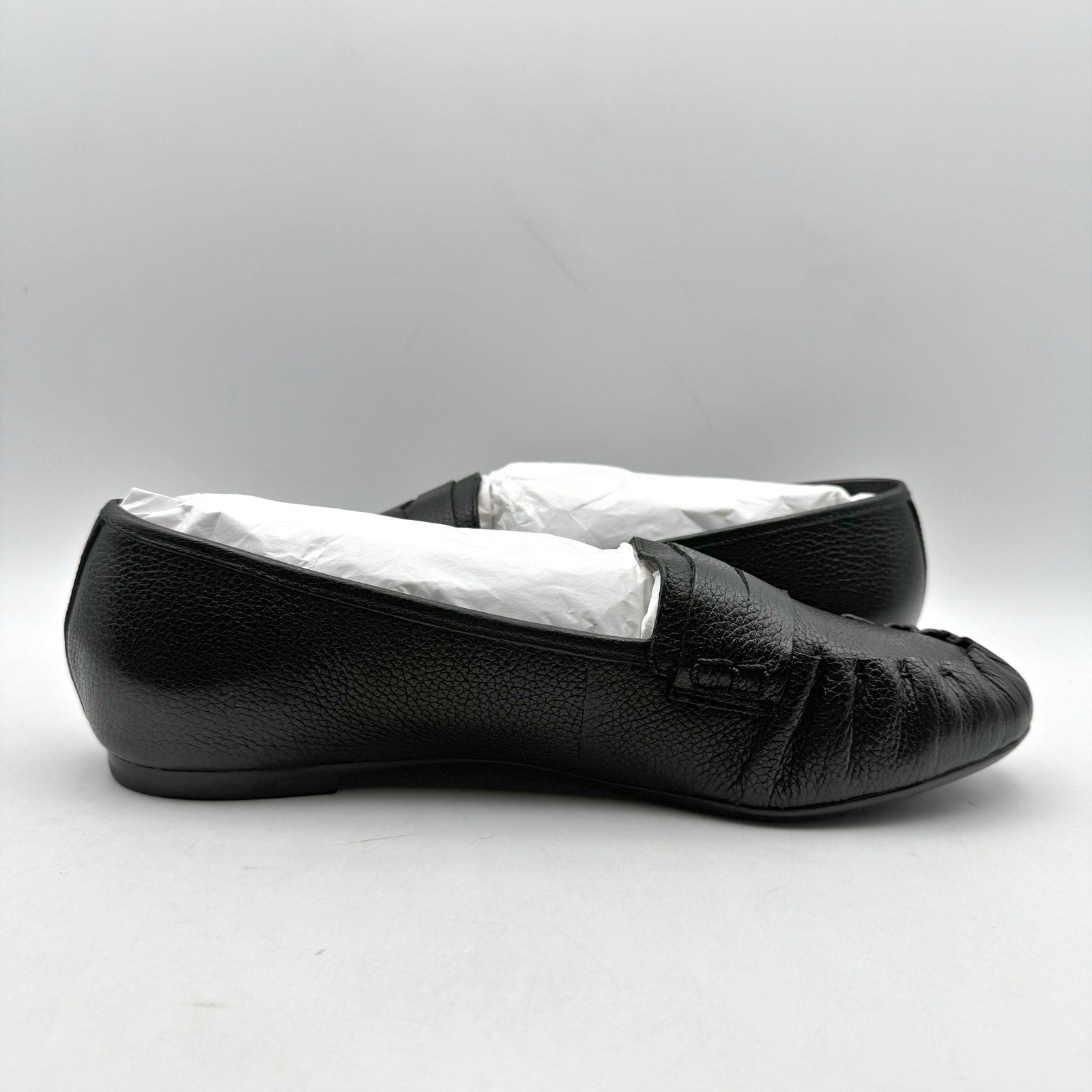 Bernardo Womens Sage Flats US 8.5 M Black Leather Slip On NIB