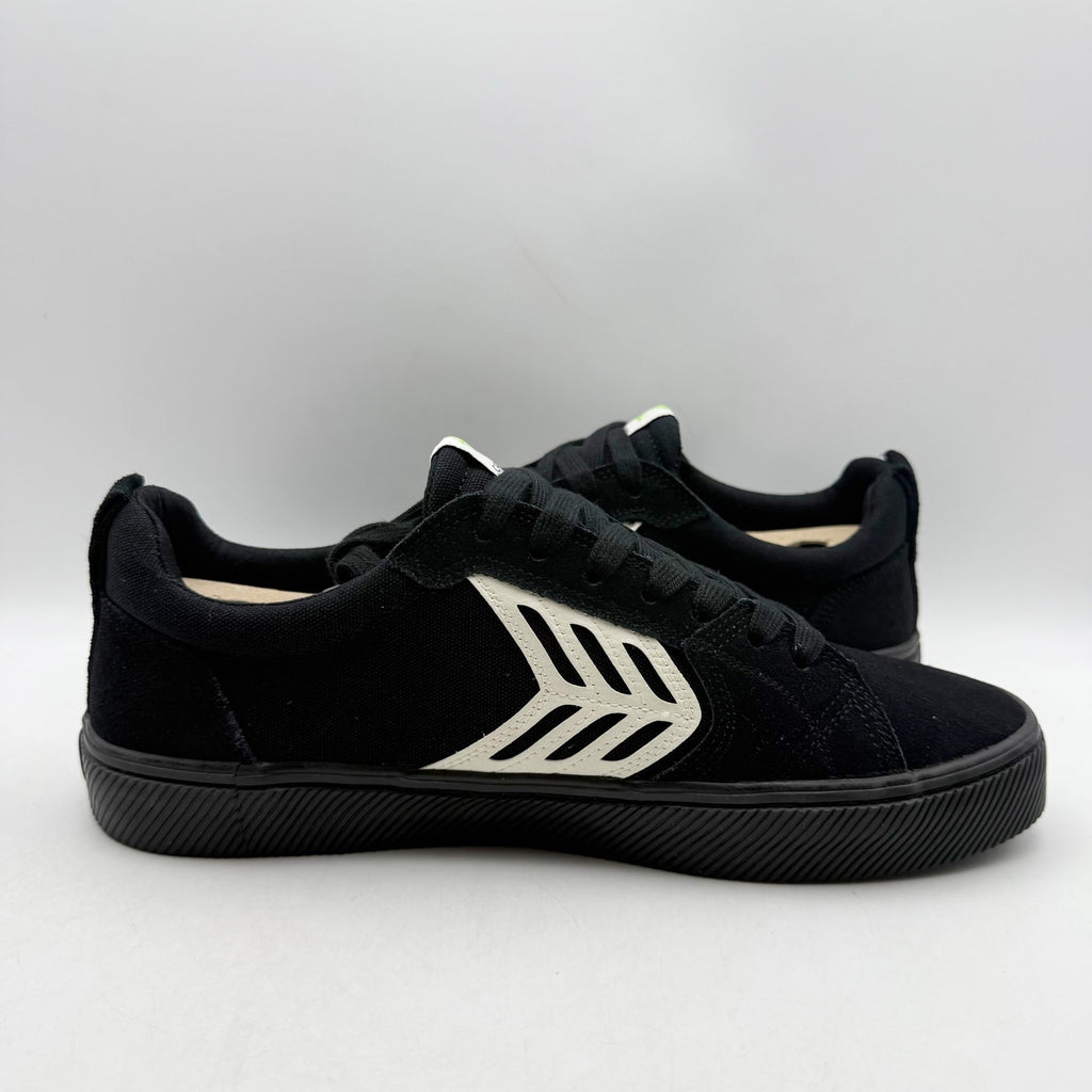 CARIUMA Mens Catiba Pro Low Sneakers US 9.5 EU 42 Black White Suede Canvas NIB