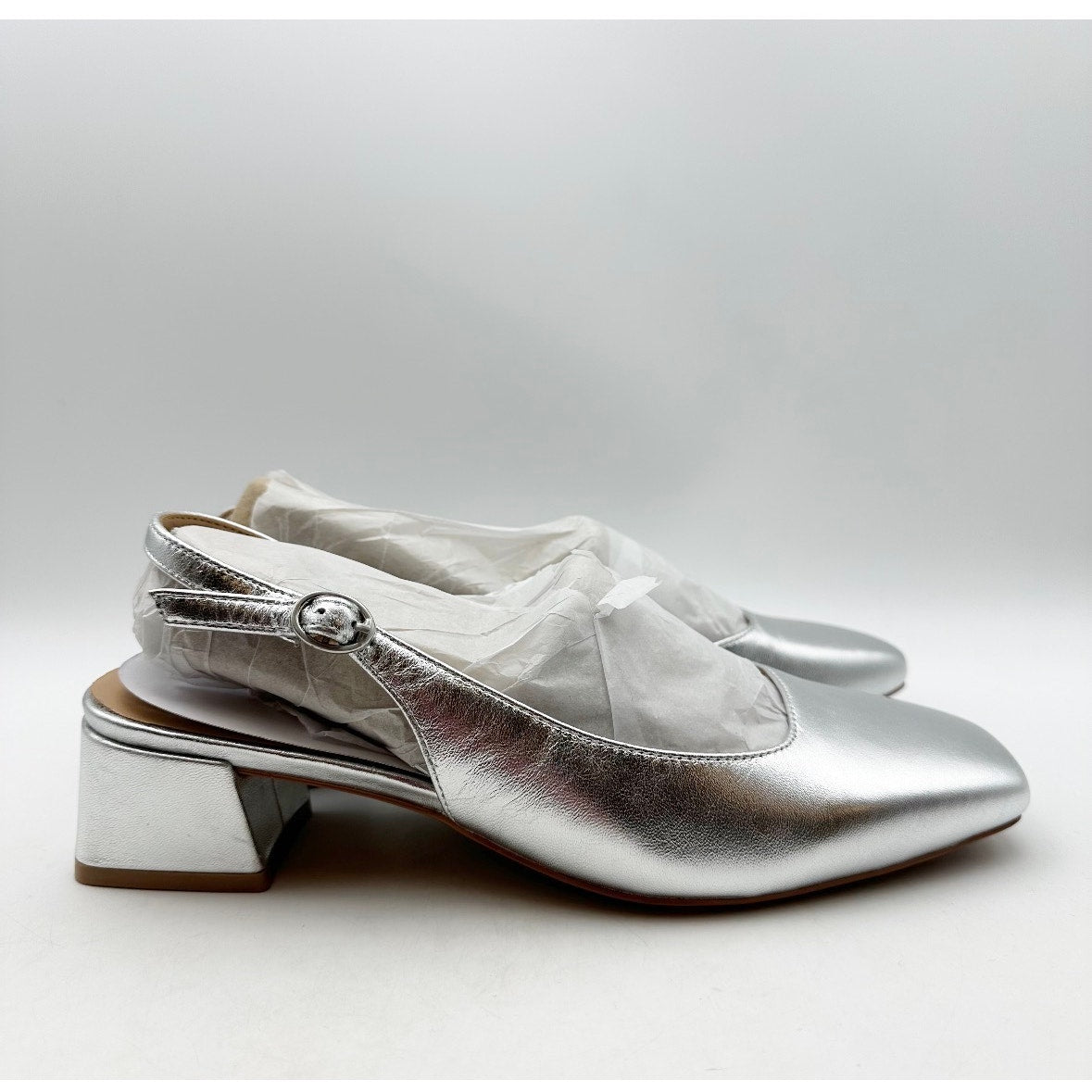 NATURALIZER Womens Jayla Low Slingback Heels Size 8 Wide Silver Leather NWOB