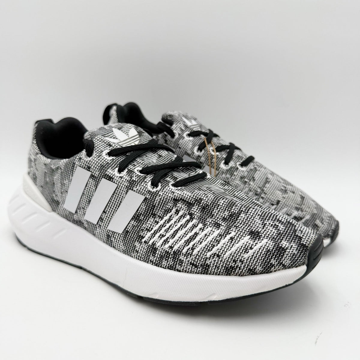 Adidas Kids Swift Run 22 Athletic Shoes Size 5 Grey White Running NWT