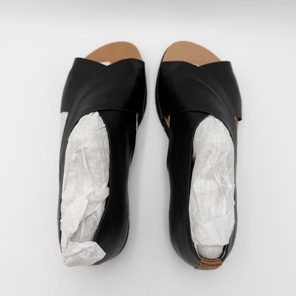 Gentle Souls Kenneth Cole Womens Leslie Sandals Size 8.5 Black Leather NIB
