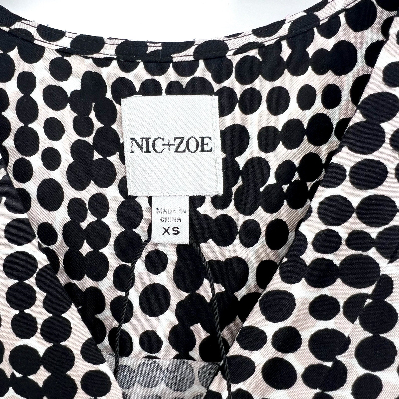 NIC + ZOE Women's Daydream Dot Sleeveless Top XS Black White V Neck NWOT