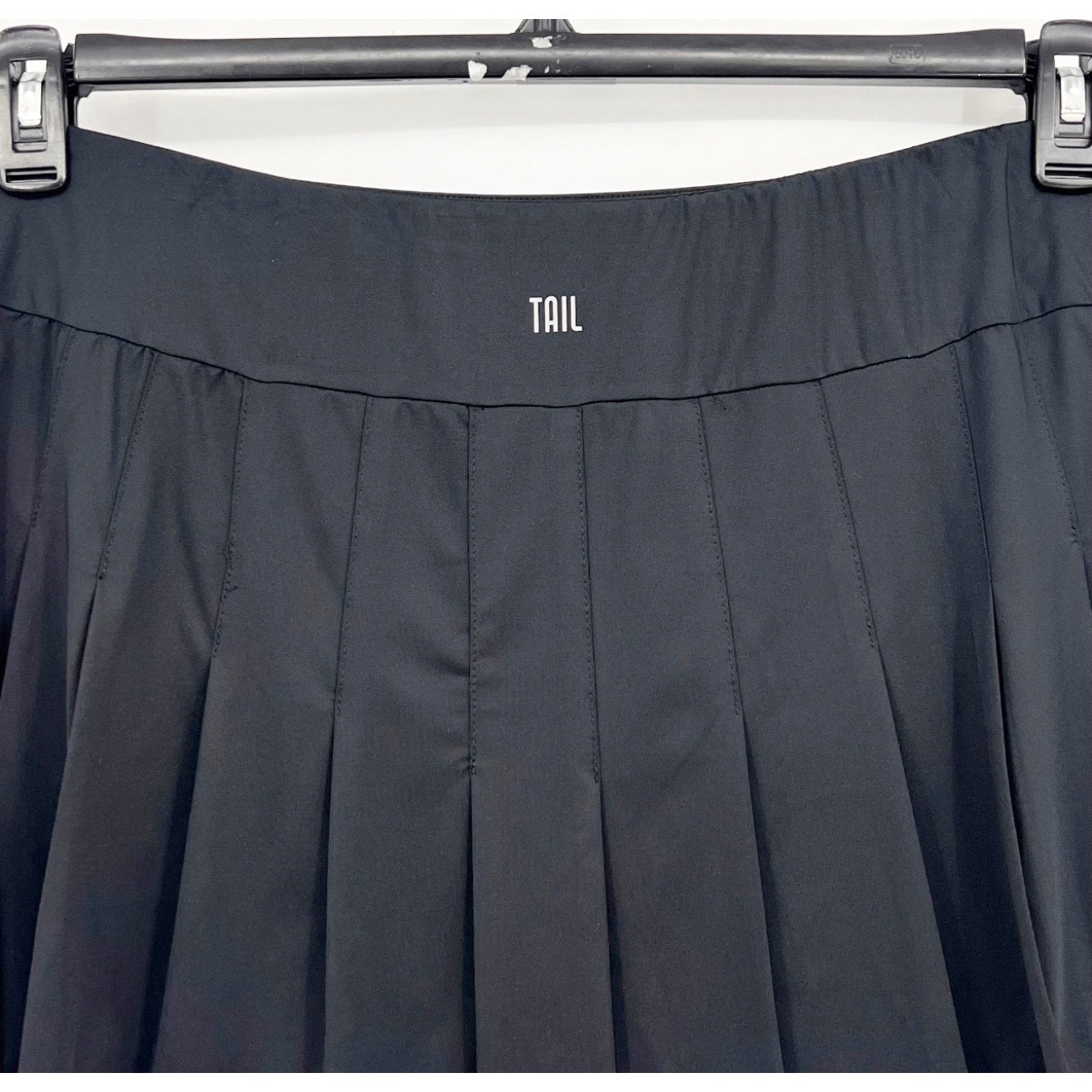 TAIL Women's Jillian 13.5" Tennis Skort XL Onyx Black Pleated UPF NWT