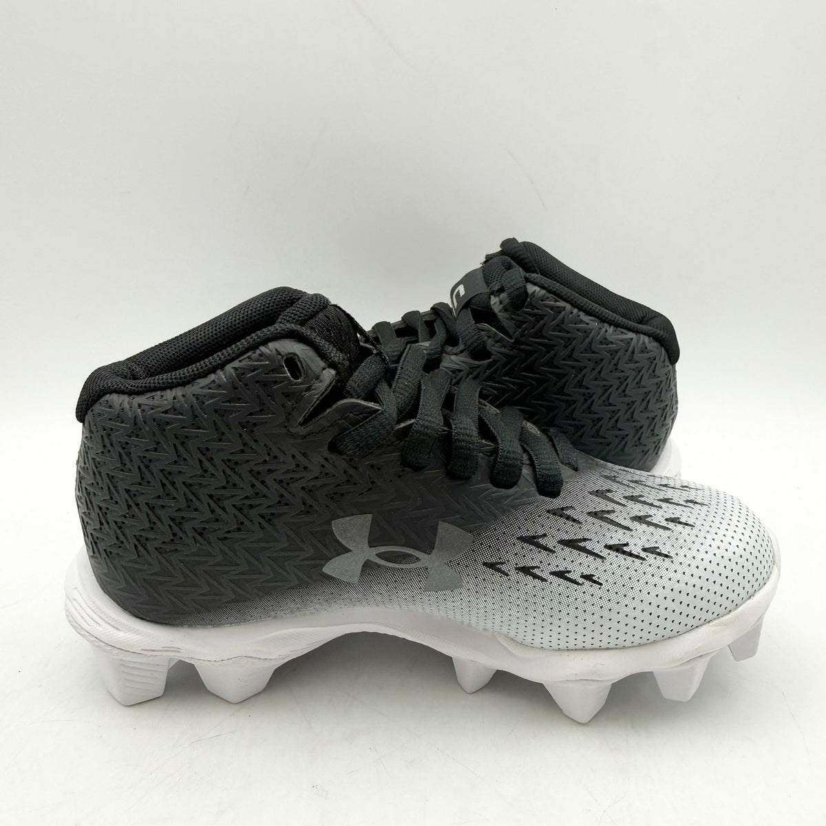 Under Armour Boys 10 Spotlight Franchise RM 4.0 Football Cleats Black White NIB
