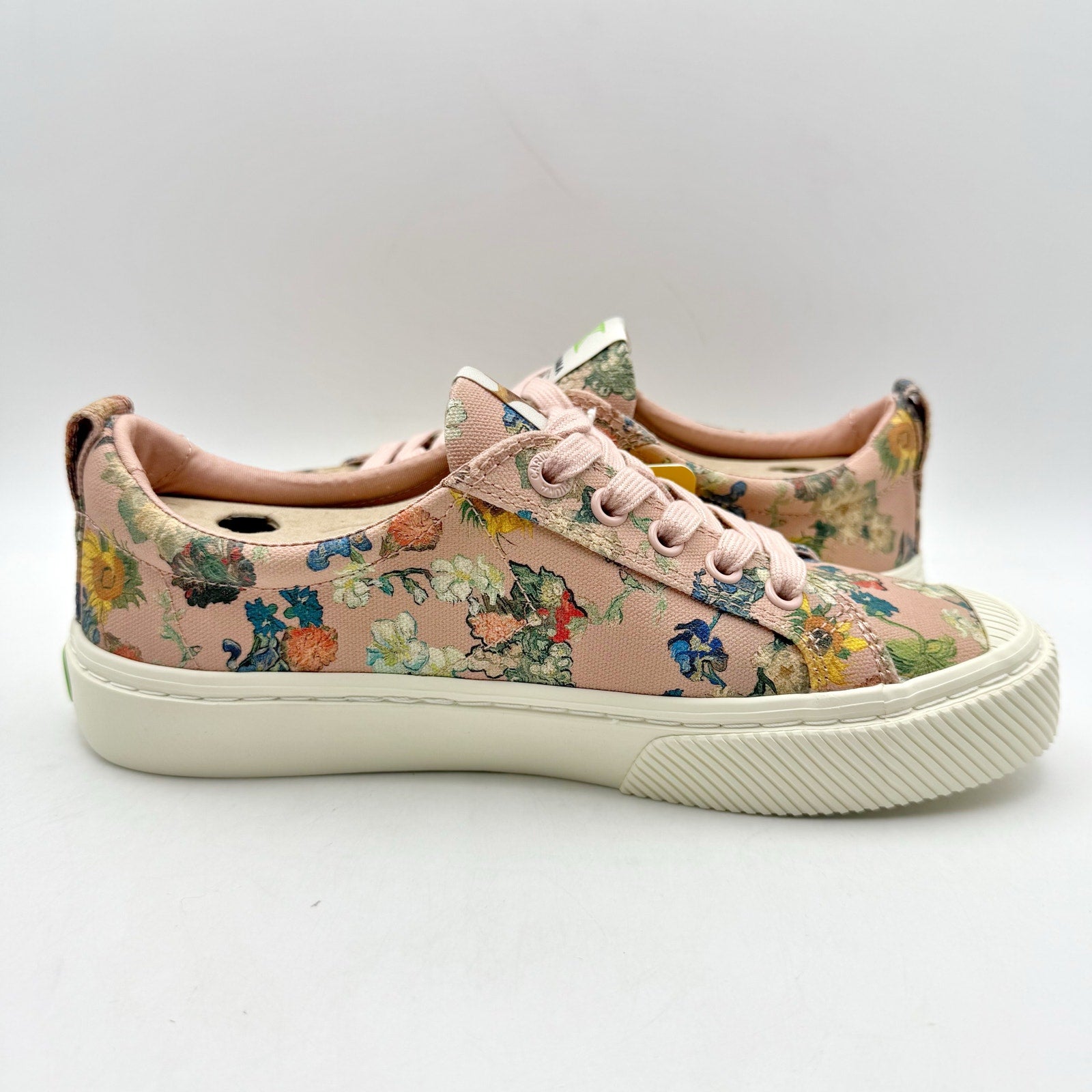 Cariuma Women VGM OCA Low Jubilee 50 Sneaker US 6.5 Pink Canvas Flower Print NIB