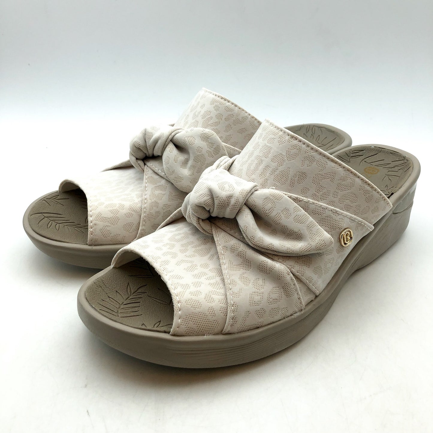 BZEES Womens Smile Comfort Wedge Slide Sandal 6 Wide Beige Cheetah Fabric NIB