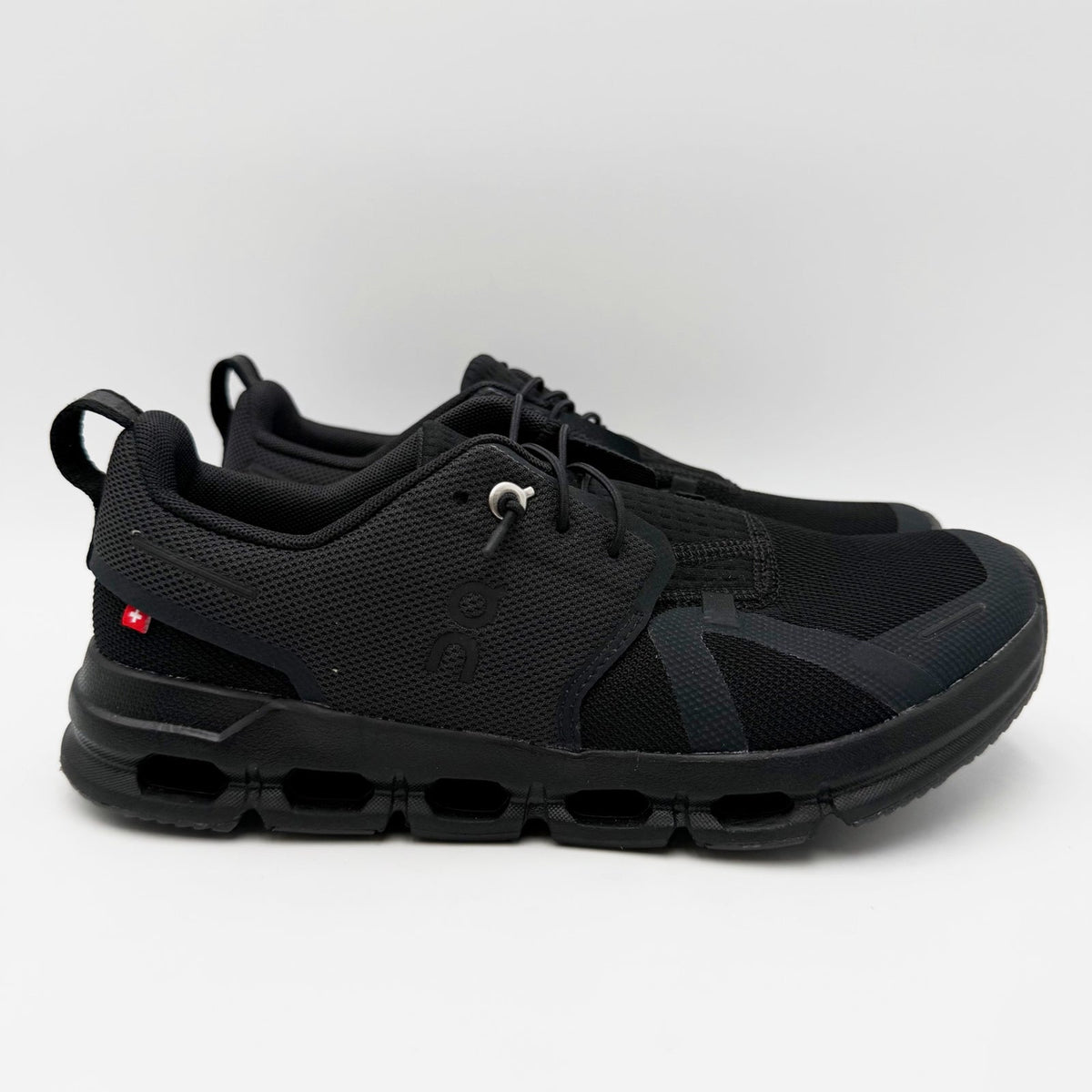 On Kids Cloud Sky Athletic Shoes Youth Size 5 EU 37.5 All Black NIB