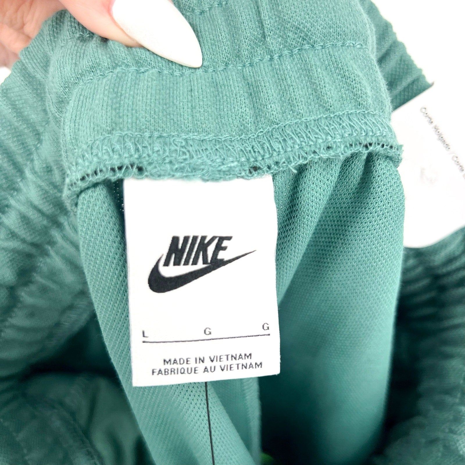 Nike Girls School Athletic Shorts Large Green Bicoastal Stripe Loose Fit NWT