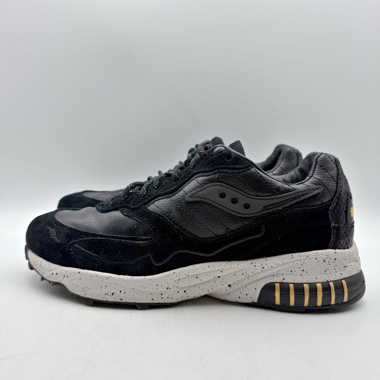 Saucony Mens 3D Grid Hurricane Sneaker US 8 EU 41 Black Suede Athletic NIB