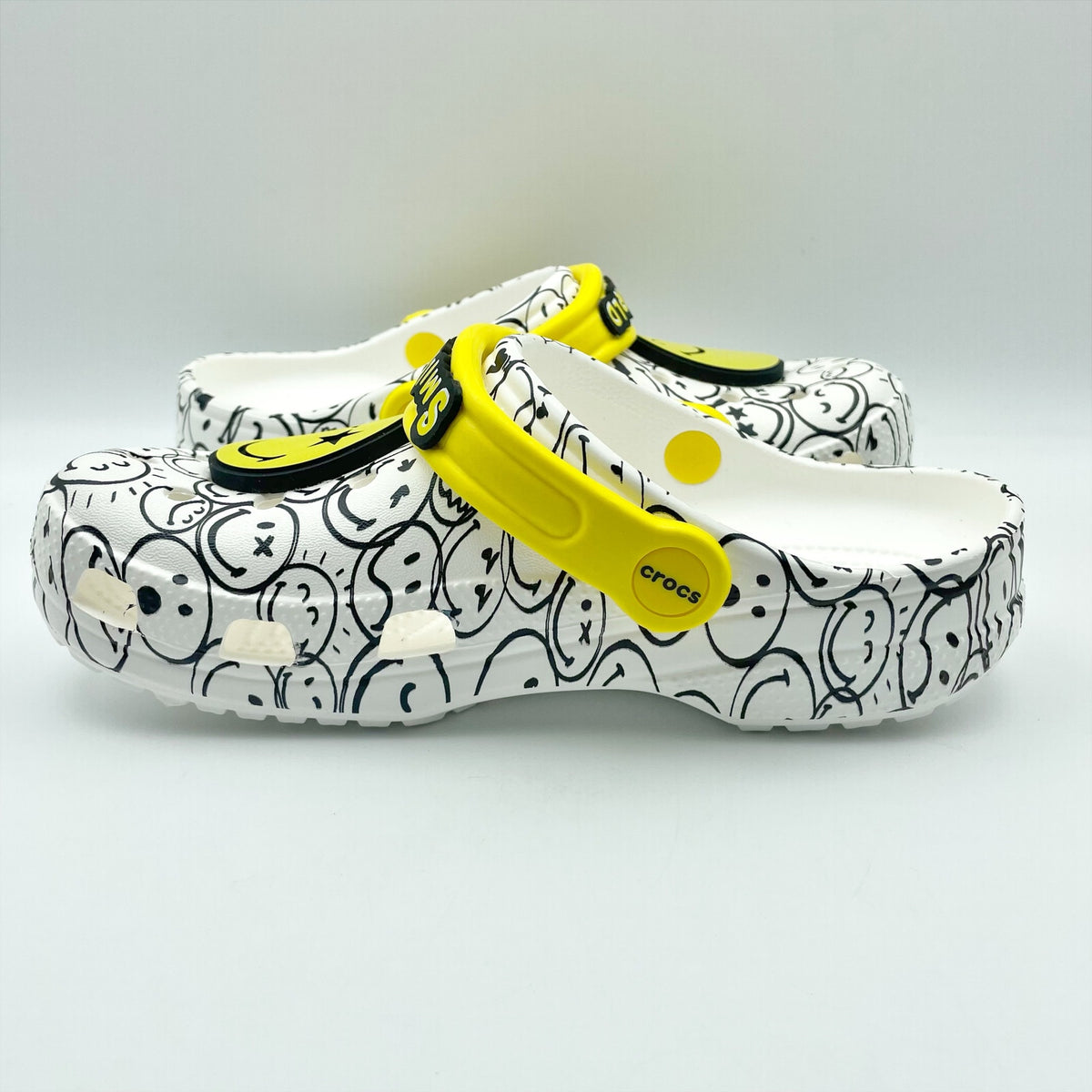 Crocs Smiley World Clogs Kids 4 Youth WOMENS 6 White Yellow NWT