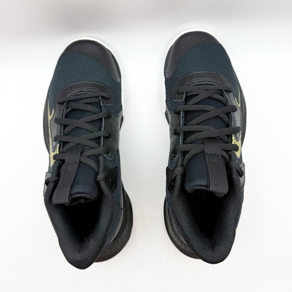 Under Armour Boys GS Jet '23 Basketball Athletic Shoes 4 Youth Black Gold NWOB