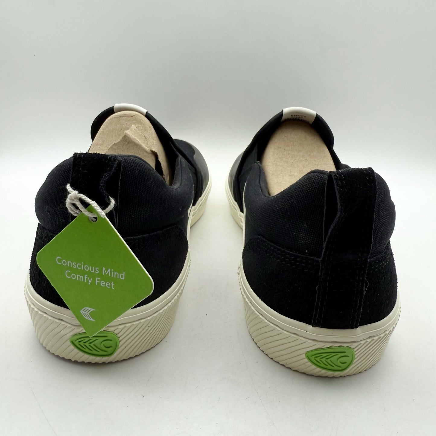 Cariuma Mens Slip On Pro Low Sneakers US 12.5 M EU 46 Black Ivory Suede NIB