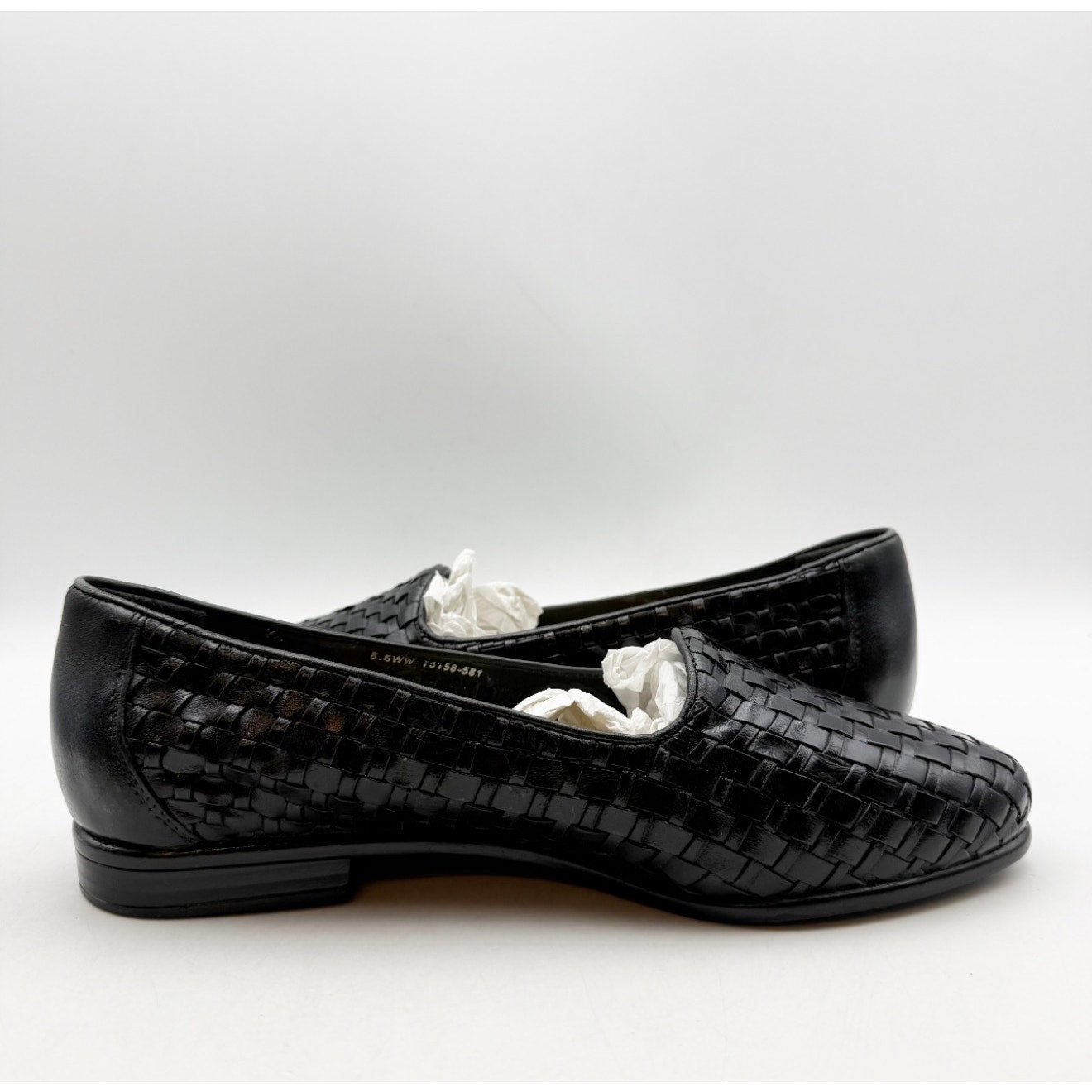 TROTTERS Womens Liz Loafers Size 8.5 Extra Wide Black Woven Leather Slip-On NWOB
