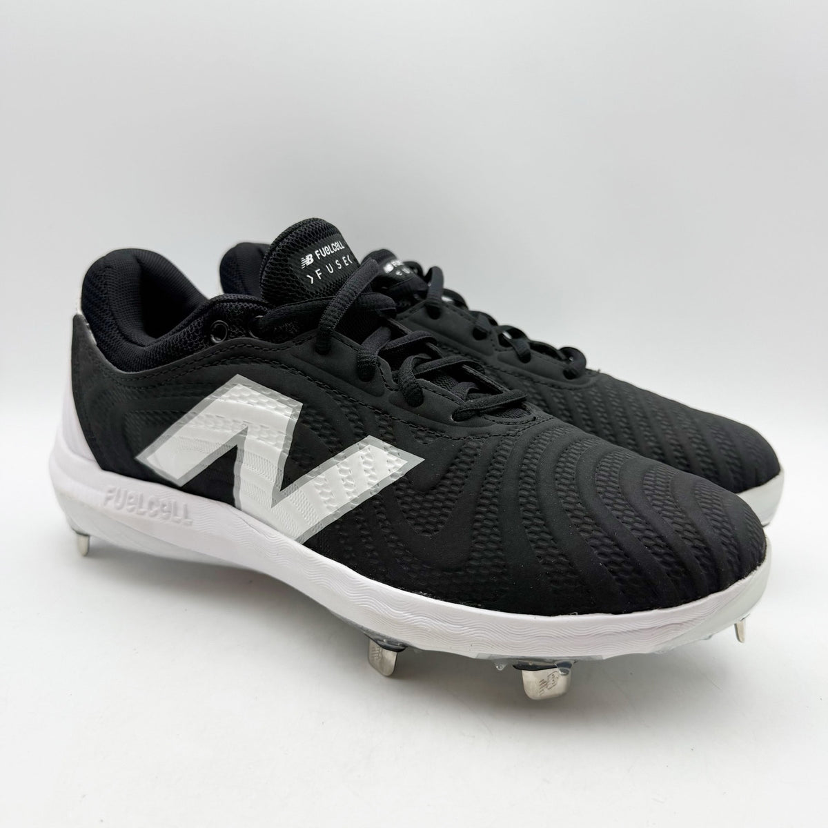 New Balance Womens FuelCell FUSE v4 Softball Cleats Size 8.5 Black Molded NWOB