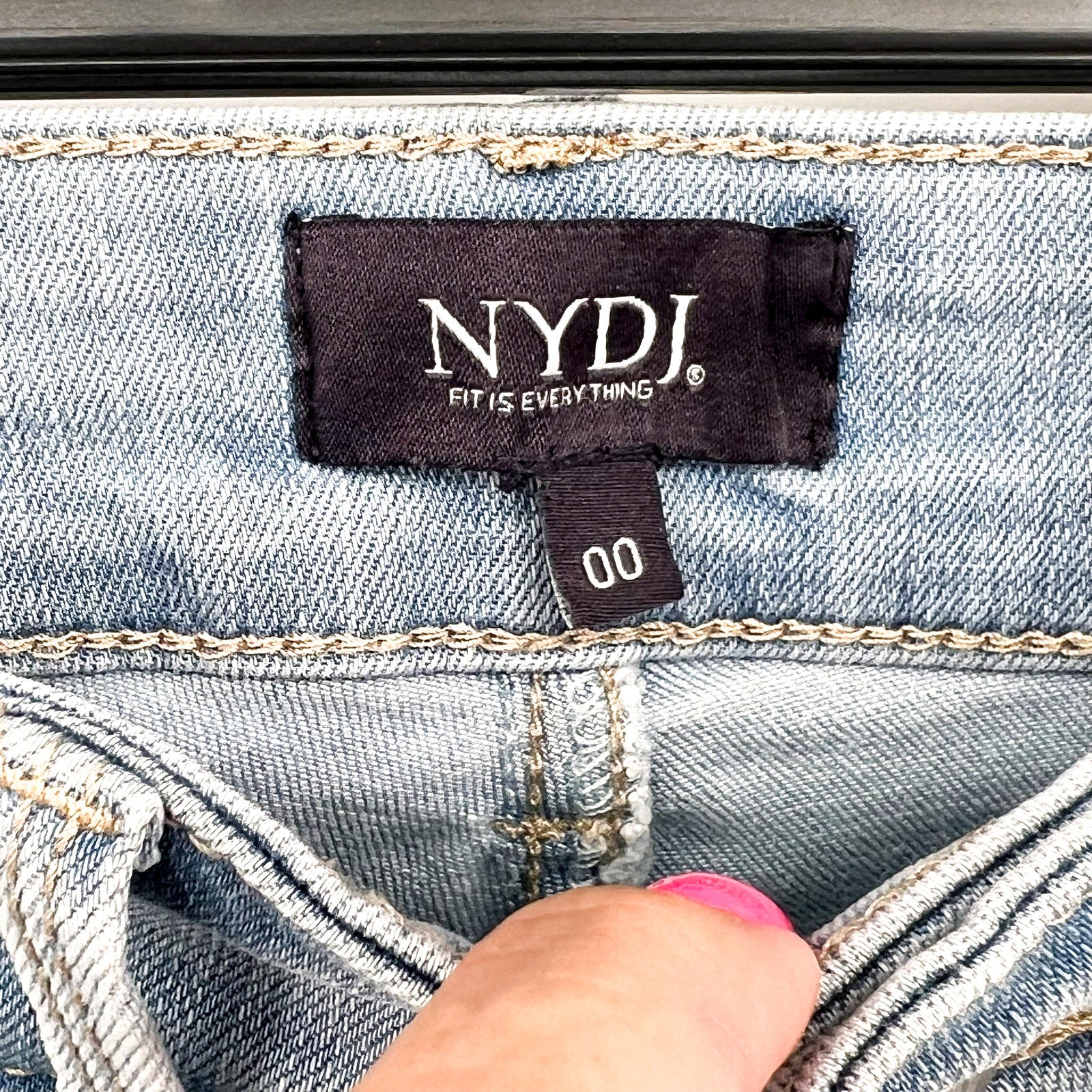 NYDJ Womens Ella Denim Shorts Size 00 Light Blue Poetry 8" Inseam NWT