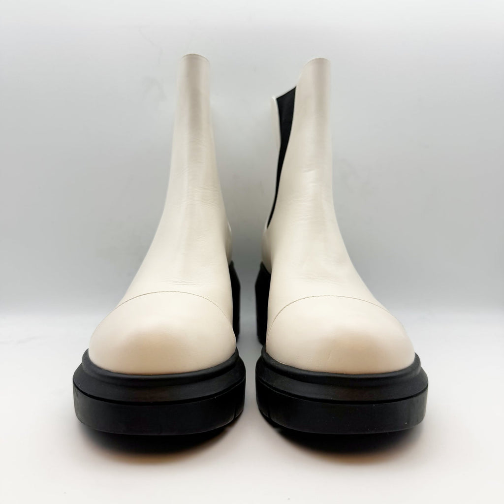 Stuart Weitzman Womens Norah Lug Sole Chelsea Boots 9.5 Wide White Leather NWOB