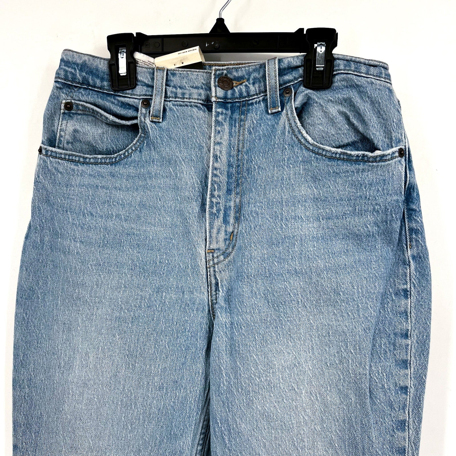 Levi's Womens 70's High Rise Slim Straight Jeans Size 28 US 6 Light Blue NWT