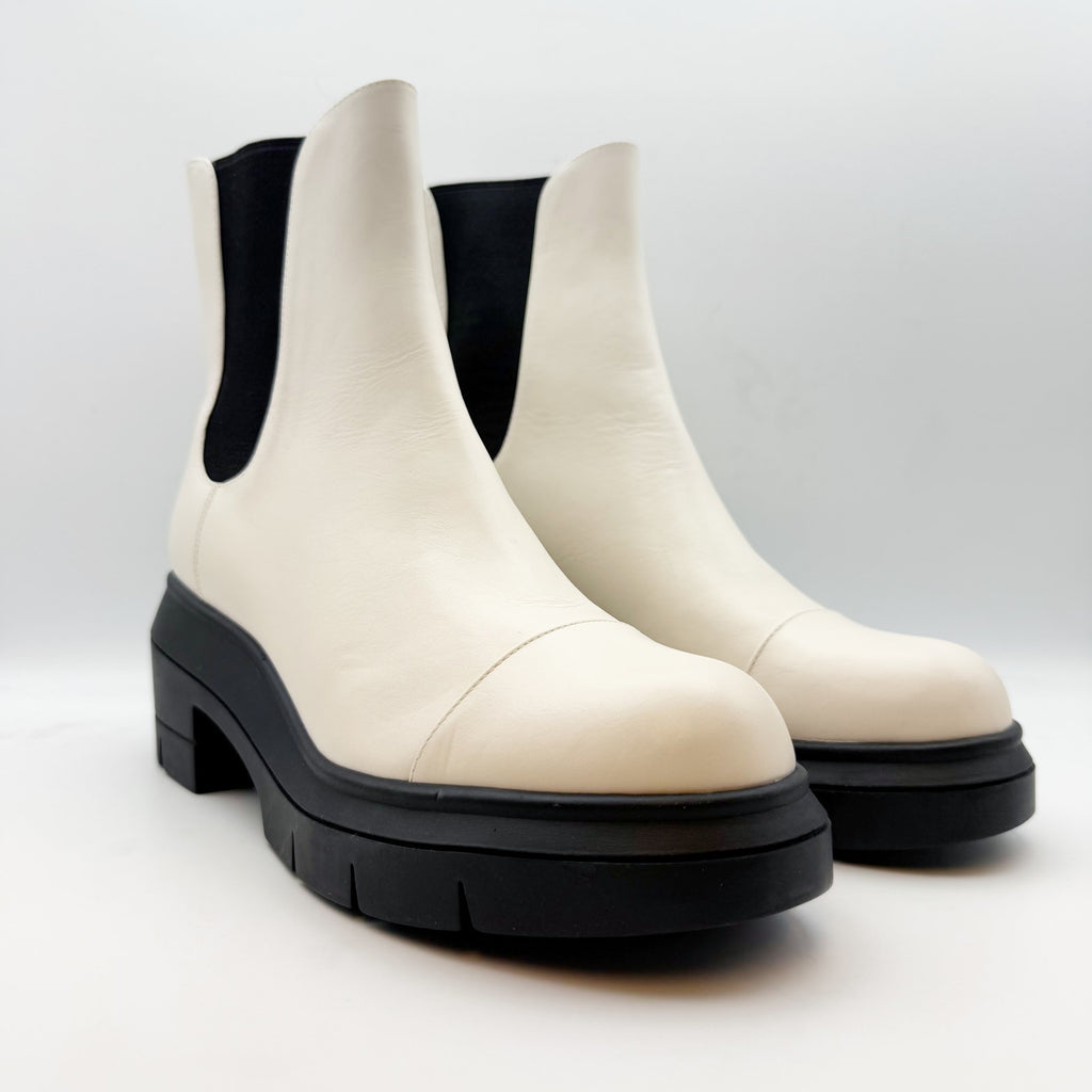 Stuart Weitzman Womens Norah Lug Sole Chelsea Boots 9.5 Wide White Leather NWOB