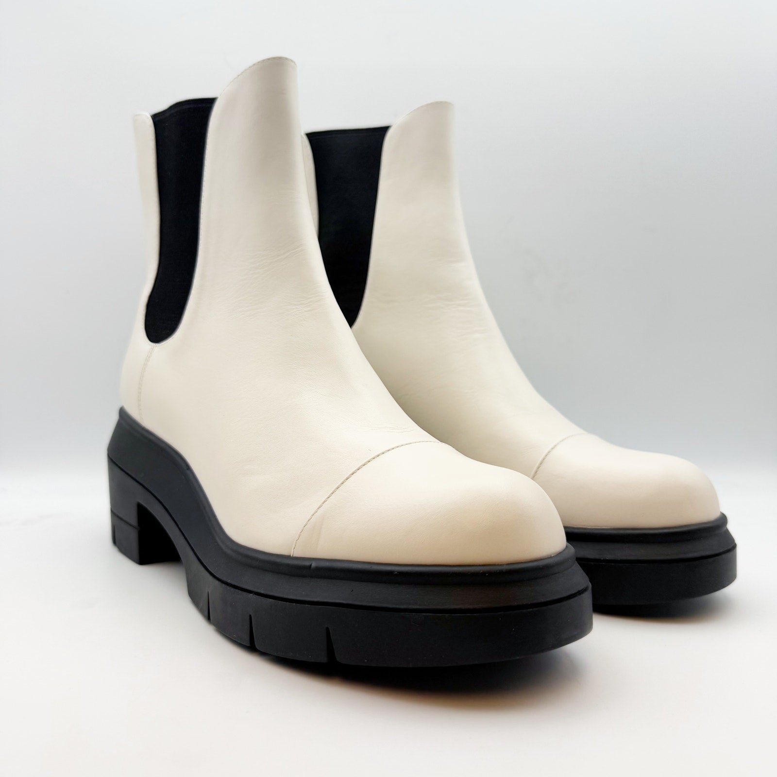 Stuart Weitzman Womens Norah Lug Sole Chelsea Boots 9.5 Wide White Leather NWOB