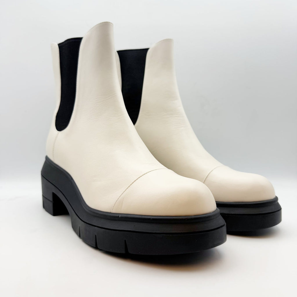 Stuart Weitzman Womens Norah Lug Sole Chelsea Boots 9.5 Wide White Leather NWOB