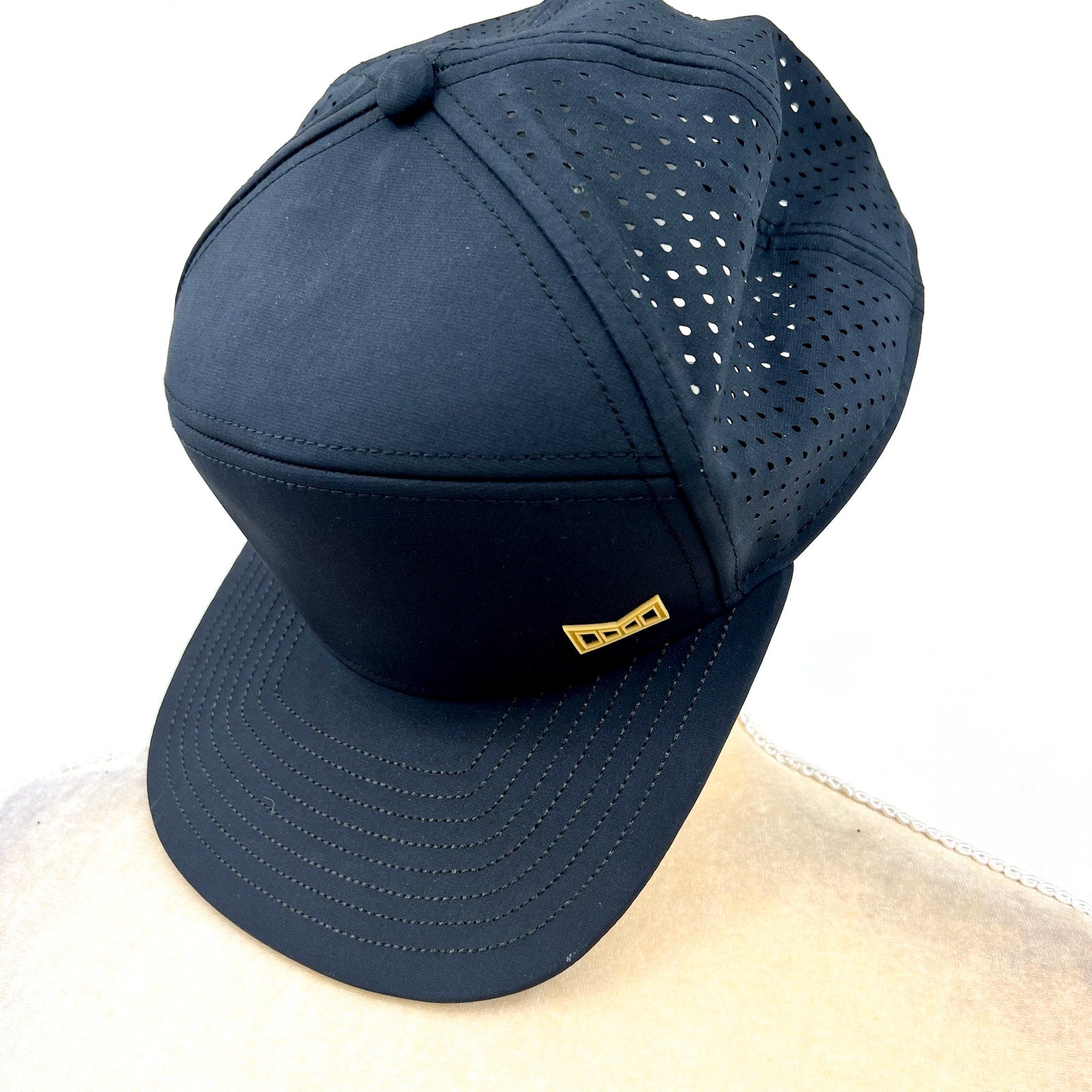 MELIN Trenches Icon Hydro Performance Snapback Hat Classic Fit Black Gum NWT