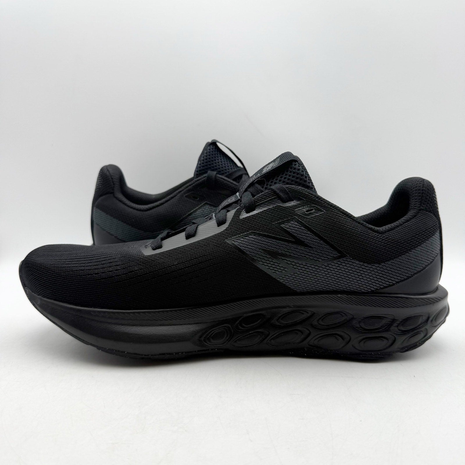 New Balance Mens Fresh Foam 520v9 Running Sneakers US 9.5 EU 43 Black NWOB