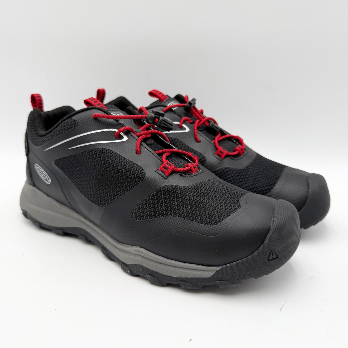 KEEN Big Kids Wanduro Sneakers Size 5 Black Red Waterproof NWOB