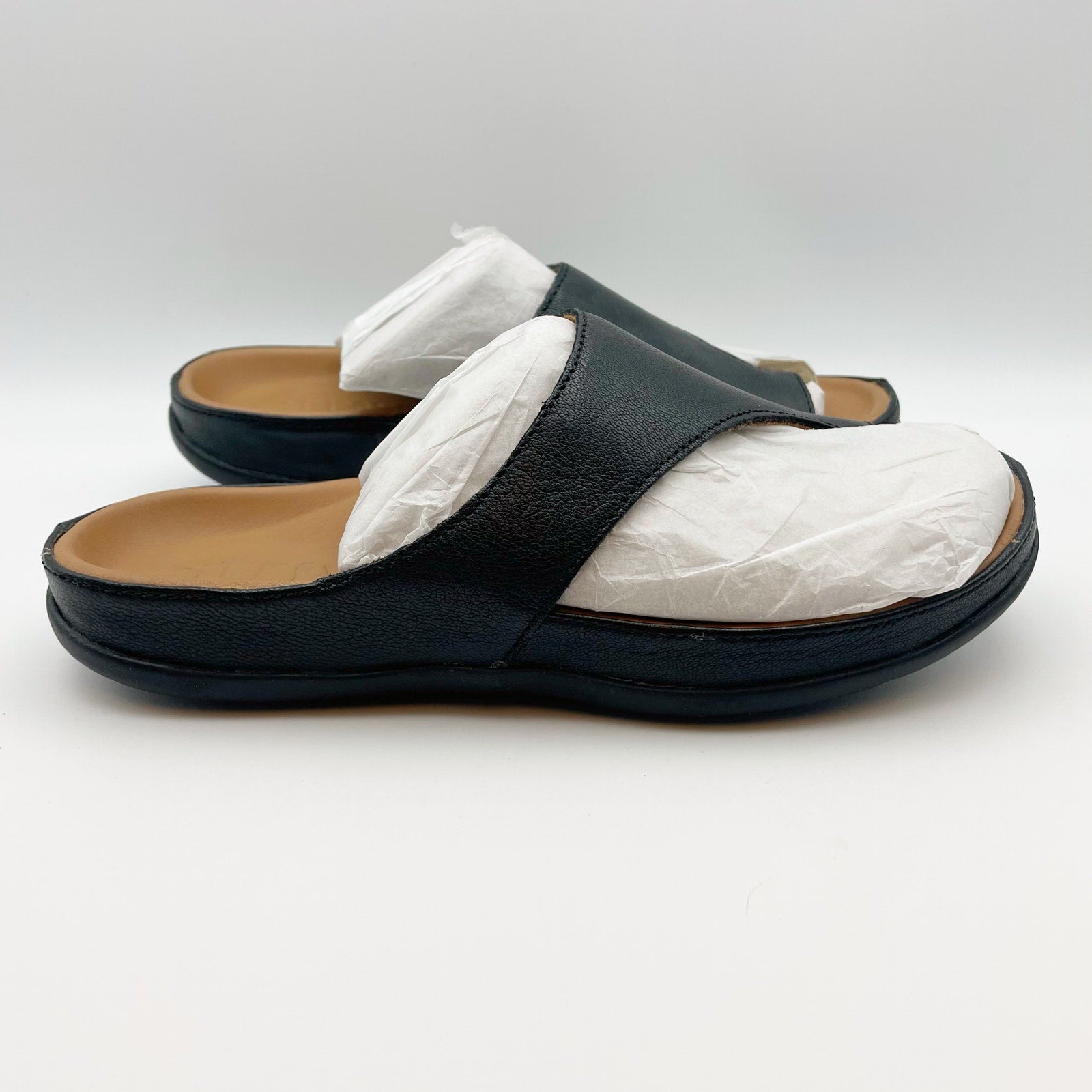 Strive Womens Capri II Thong Sandals US 6 EU 36 Black Leather NIB