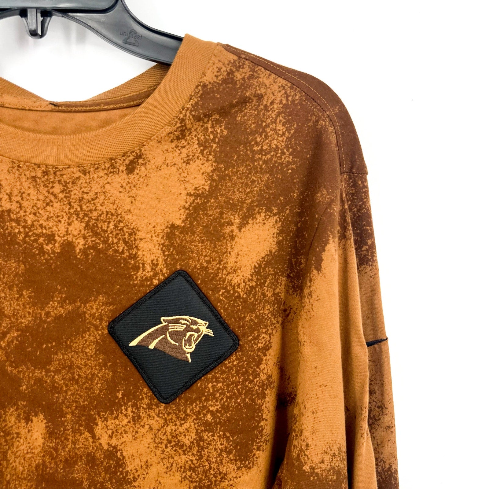 NIKE Mens Carolina Panthers Long Sleeve T-Shirt Medium Brown Salute Service NWT