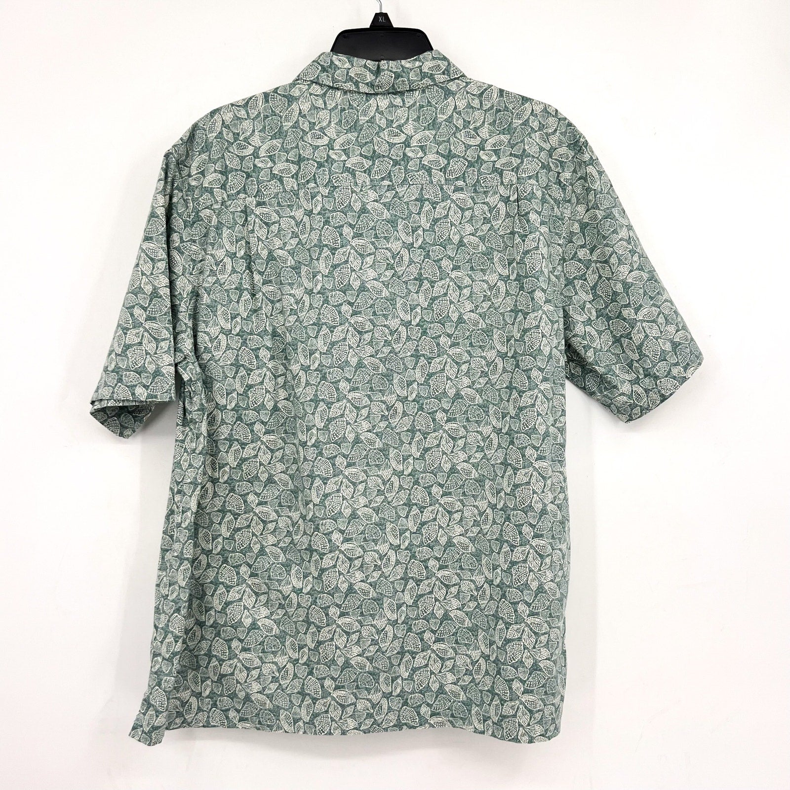 L.L. BEAN Men's Tropics Woven Shirt Medium Green Sea Shells Short Sleeve NWT