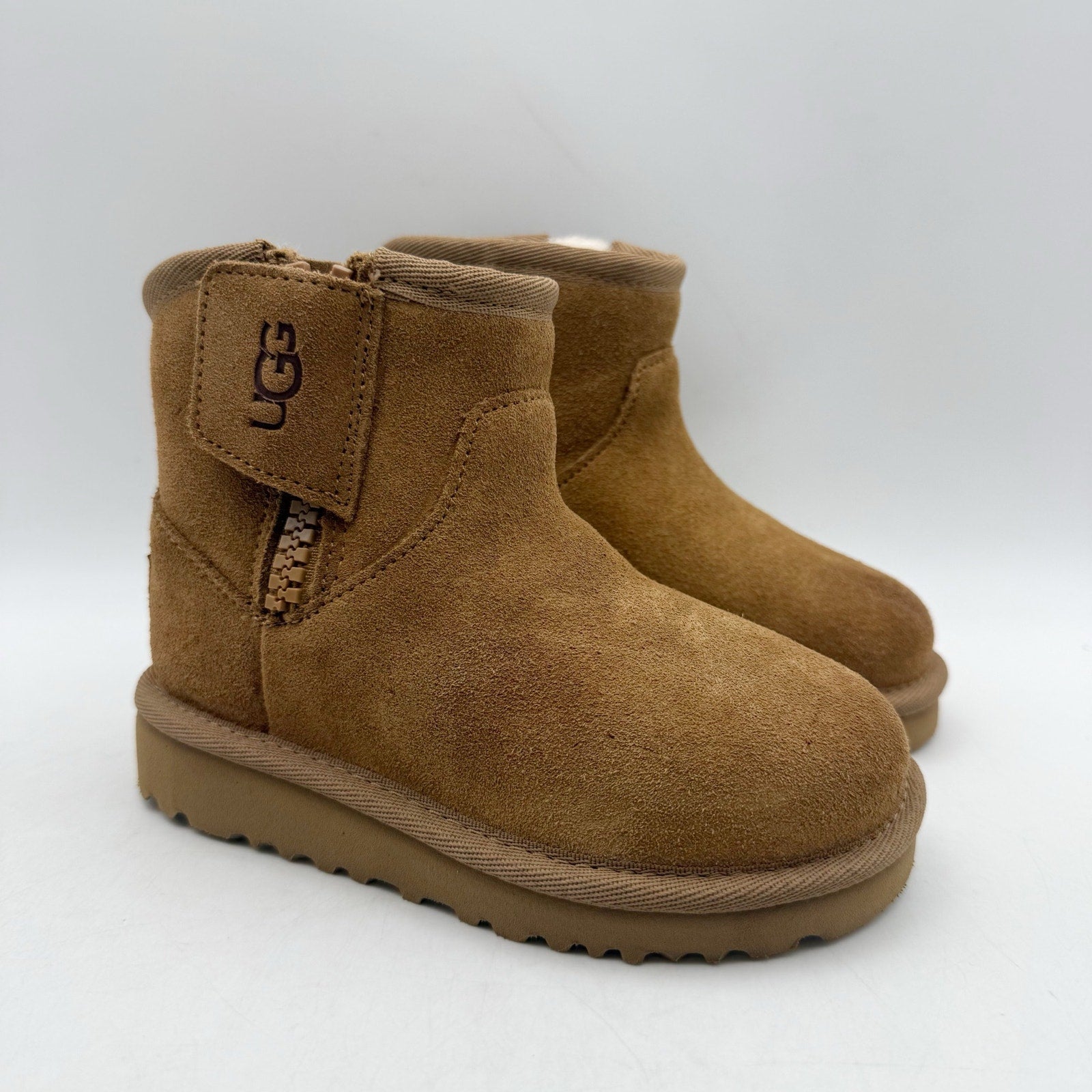 UGG Little Kids Adri Classic Mini Boots Size 8 EU 25 Brown Chestnut Suede NIB